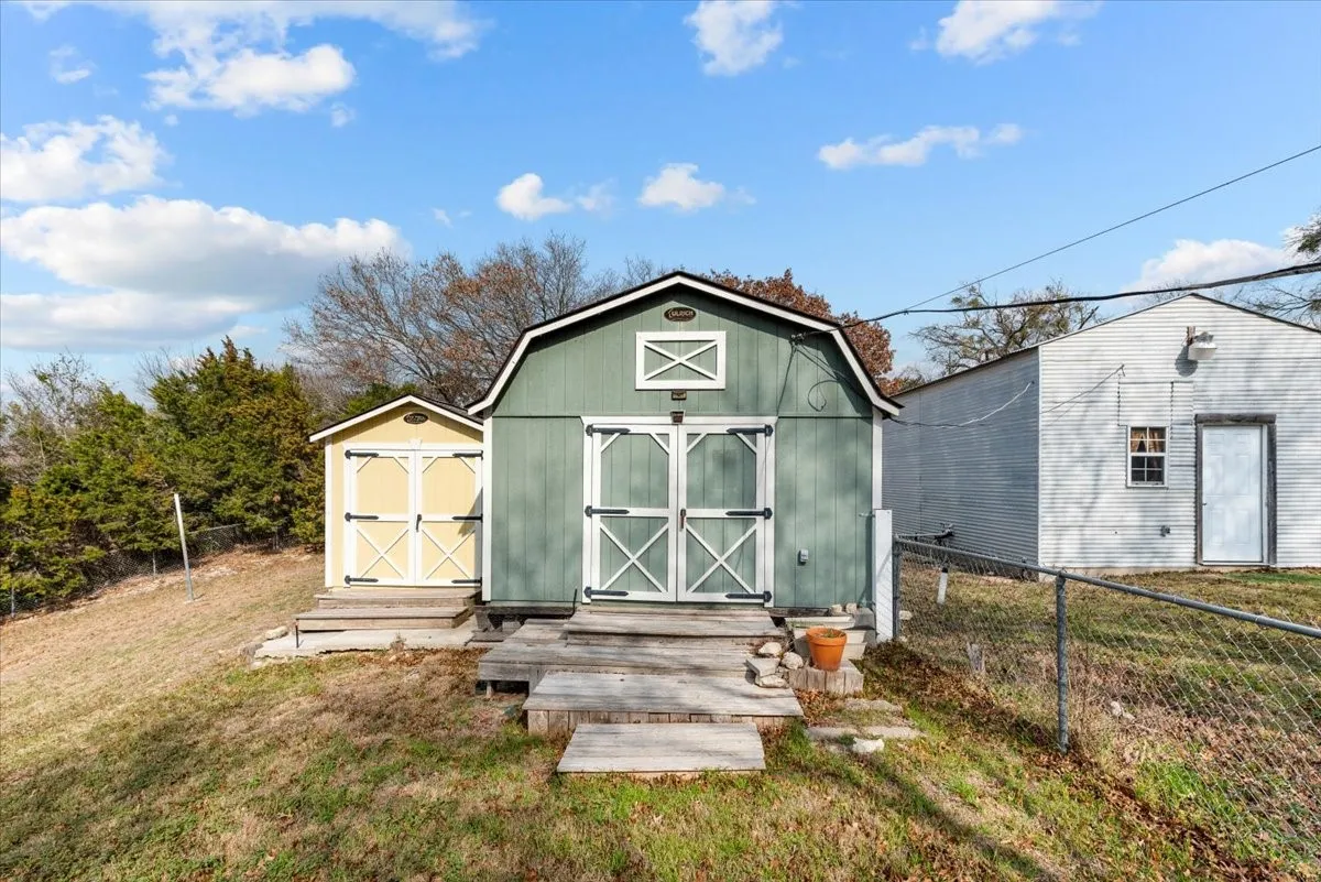 Single Family Residence For Sale in Bosque County , 334 County Road 1296, Morgan, Texas 76671, 2 Bedrooms, 2 Bathrooms, 2 Garage spaces, 1,434 Sqft, built in 1977, Price $315,000, mls#21162989, Real Estate Agent in Morgan, Homes For Sale in Bosque county, Homes For Sale in Morgan, Realtor in Morgan Texas, Real Estate Brokerage Independent Realty Texas, Luminita Cordes Realtor
