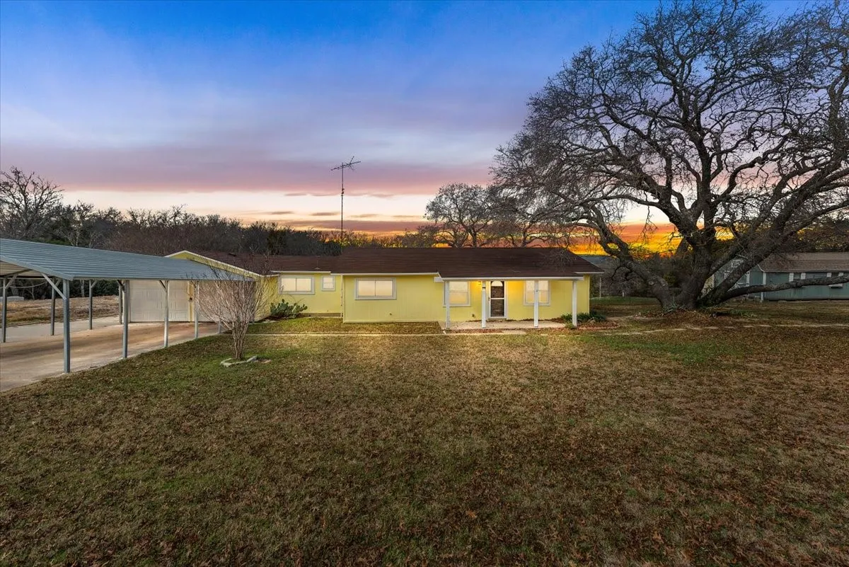 Single Family Residence For Sale in Bosque County , 334 County Road 1296, Morgan, Texas 76671, 2 Bedrooms, 2 Bathrooms, 2 Garage spaces, 1,434 Sqft, built in 1977, Price $315,000, mls#21162989, Real Estate Agent in Morgan, Homes For Sale in Bosque county, Homes For Sale in Morgan, Realtor in Morgan Texas, Real Estate Brokerage Independent Realty Texas, Luminita Cordes Realtor