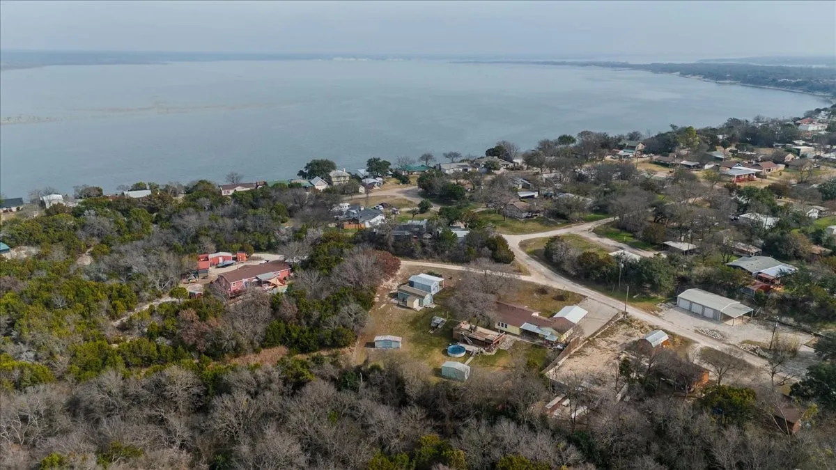 Single Family Residence For Sale in Bosque County , 334 County Road 1296, Morgan, Texas 76671, 2 Bedrooms, 2 Bathrooms, 2 Garage spaces, 1,434 Sqft, built in 1977, Price $315,000, mls#21162989, Real Estate Agent in Morgan, Homes For Sale in Bosque county, Homes For Sale in Morgan, Realtor in Morgan Texas, Real Estate Brokerage Independent Realty Texas, Luminita Cordes Realtor