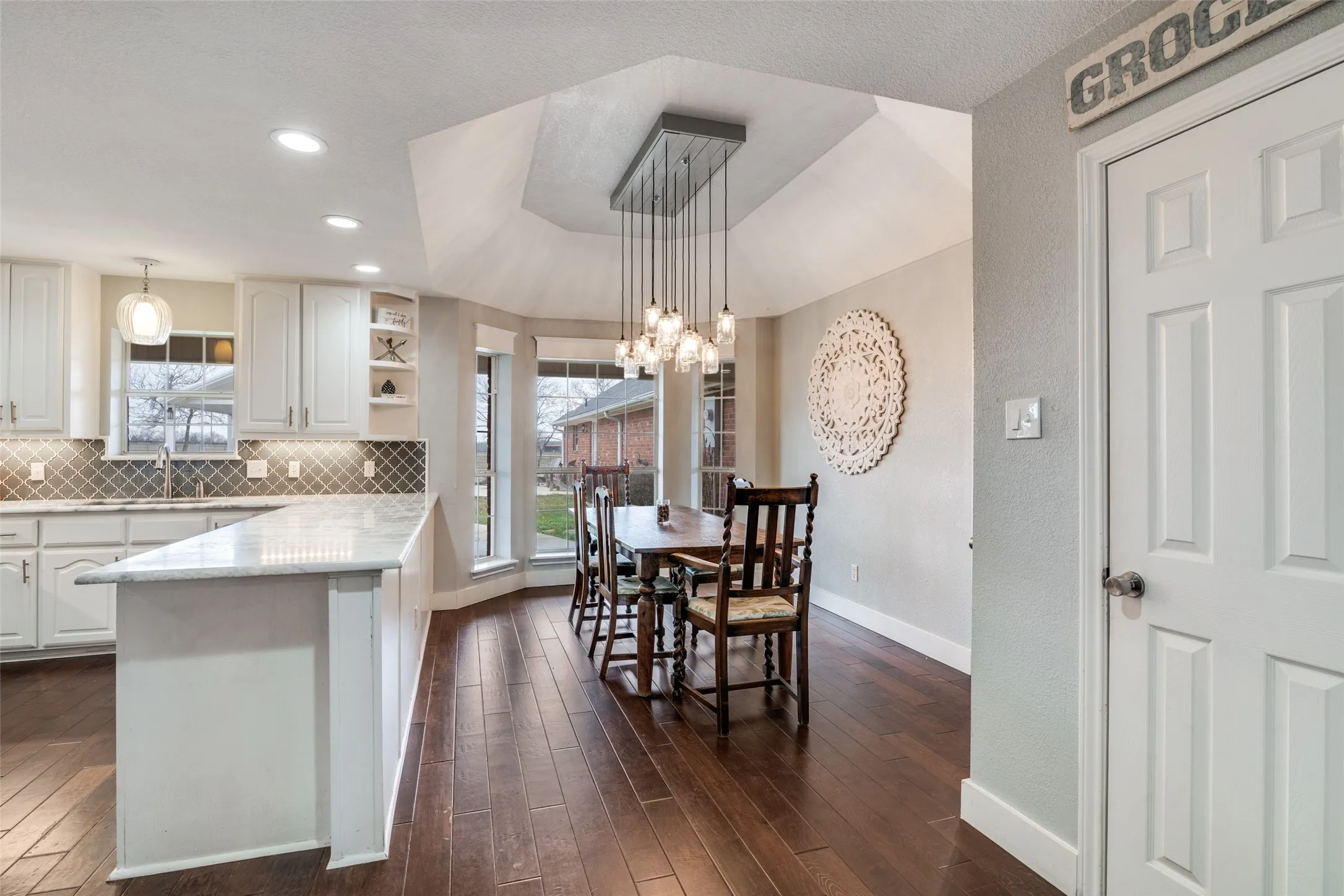 Single Family Residence For Sale in Kaufman County , 19930 County Road 324, Terrell, Texas 75160, 5 Bedroom, 4 Bathroom, 4 Garage spaces, 4,019 Sqft, built in 1996, Preowned, mls#21163042, Real Estate Agent in Terrell, Homes For Sale in Kaufman county, Homes For Sale in Terrell, Realtor in Terrell Texas, Real Estate Brokerage Independent Realty Texas, Luminita Cordes Realtor