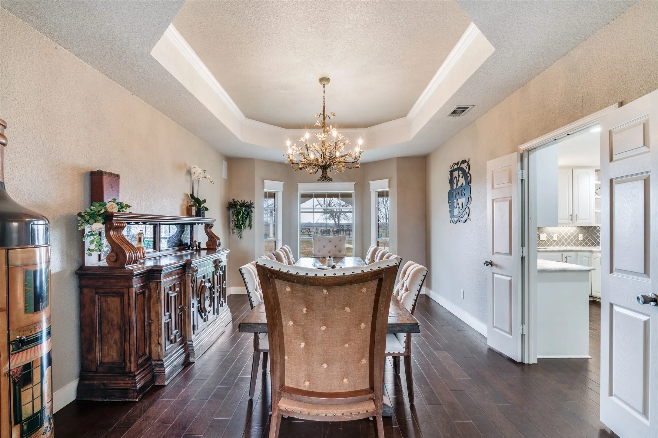 Single Family Residence For Sale in Kaufman County , 19930 County Road 324, Terrell, Texas 75160, 5 Bedroom, 4 Bathroom, 4 Garage spaces, 4,019 Sqft, built in 1996, Preowned, mls#21163042, Real Estate Agent in Terrell, Homes For Sale in Kaufman county, Homes For Sale in Terrell, Realtor in Terrell Texas, Real Estate Brokerage Independent Realty Texas, Luminita Cordes Realtor