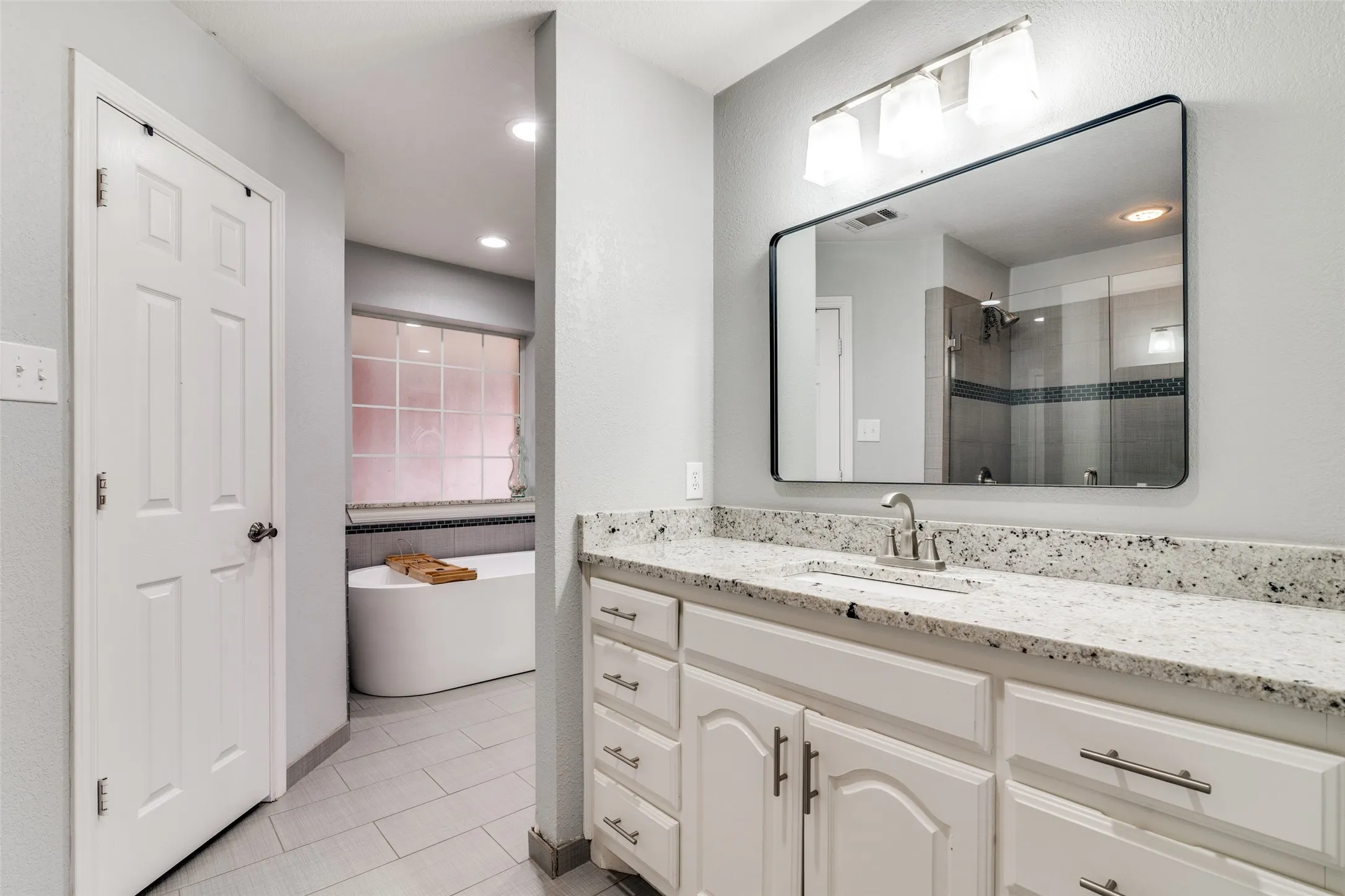 Single Family Residence For Sale in Kaufman County , 19930 County Road 324, Terrell, Texas 75160, 5 Bedroom, 4 Bathroom, 4 Garage spaces, 4,019 Sqft, built in 1996, Preowned, mls#21163042, Real Estate Agent in Terrell, Homes For Sale in Kaufman county, Homes For Sale in Terrell, Realtor in Terrell Texas, Real Estate Brokerage Independent Realty Texas, Luminita Cordes Realtor