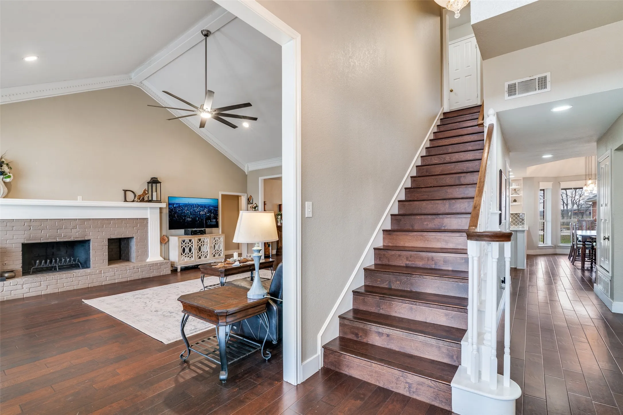 Single Family Residence For Sale in Kaufman County , 19930 County Road 324, Terrell, Texas 75160, 5 Bedroom, 4 Bathroom, 4 Garage spaces, 4,019 Sqft, built in 1996, Preowned, mls#21163042, Real Estate Agent in Terrell, Homes For Sale in Kaufman county, Homes For Sale in Terrell, Realtor in Terrell Texas, Real Estate Brokerage Independent Realty Texas, Luminita Cordes Realtor