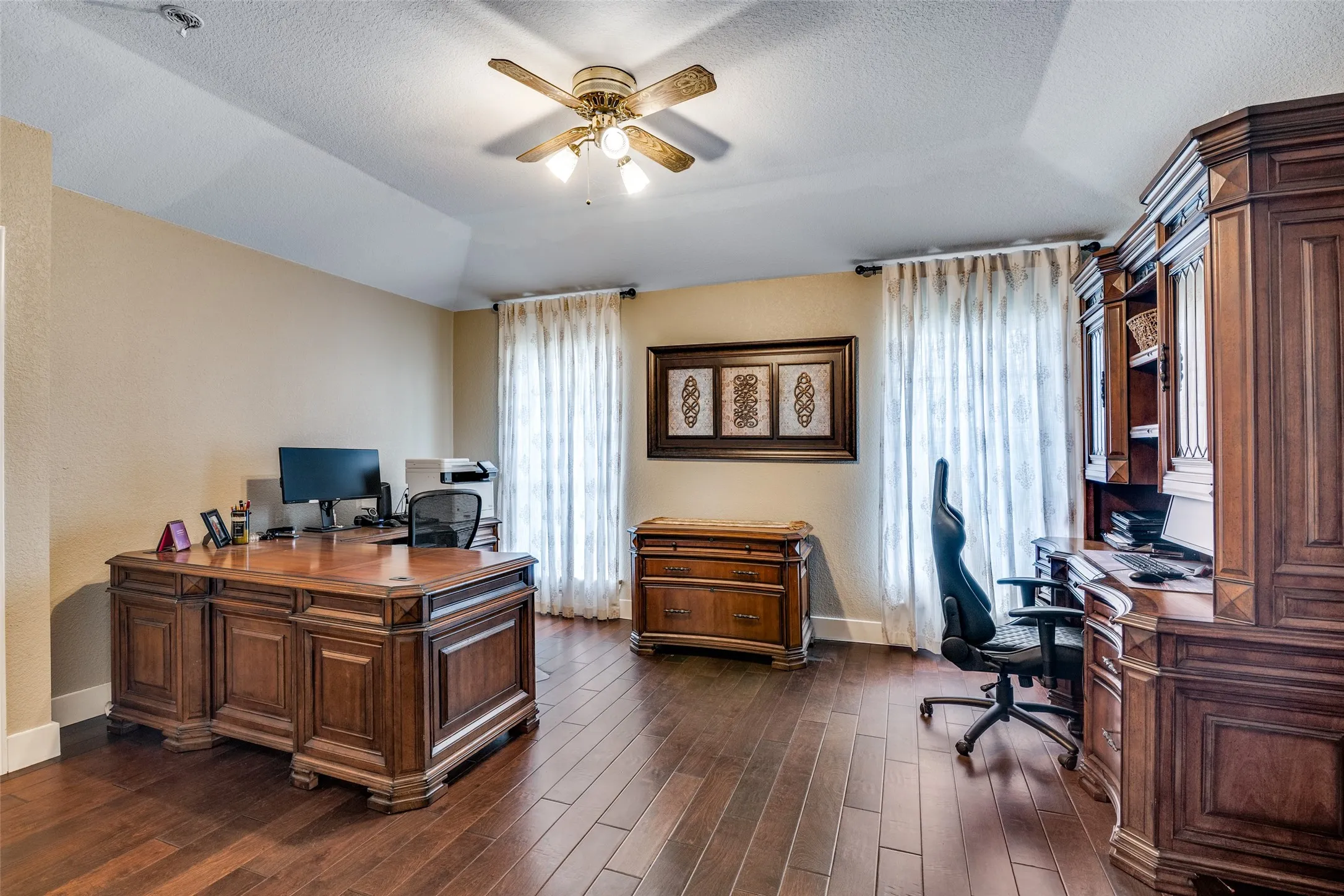Flex space that could be an office, second living room or 6th bedroom, if needed.