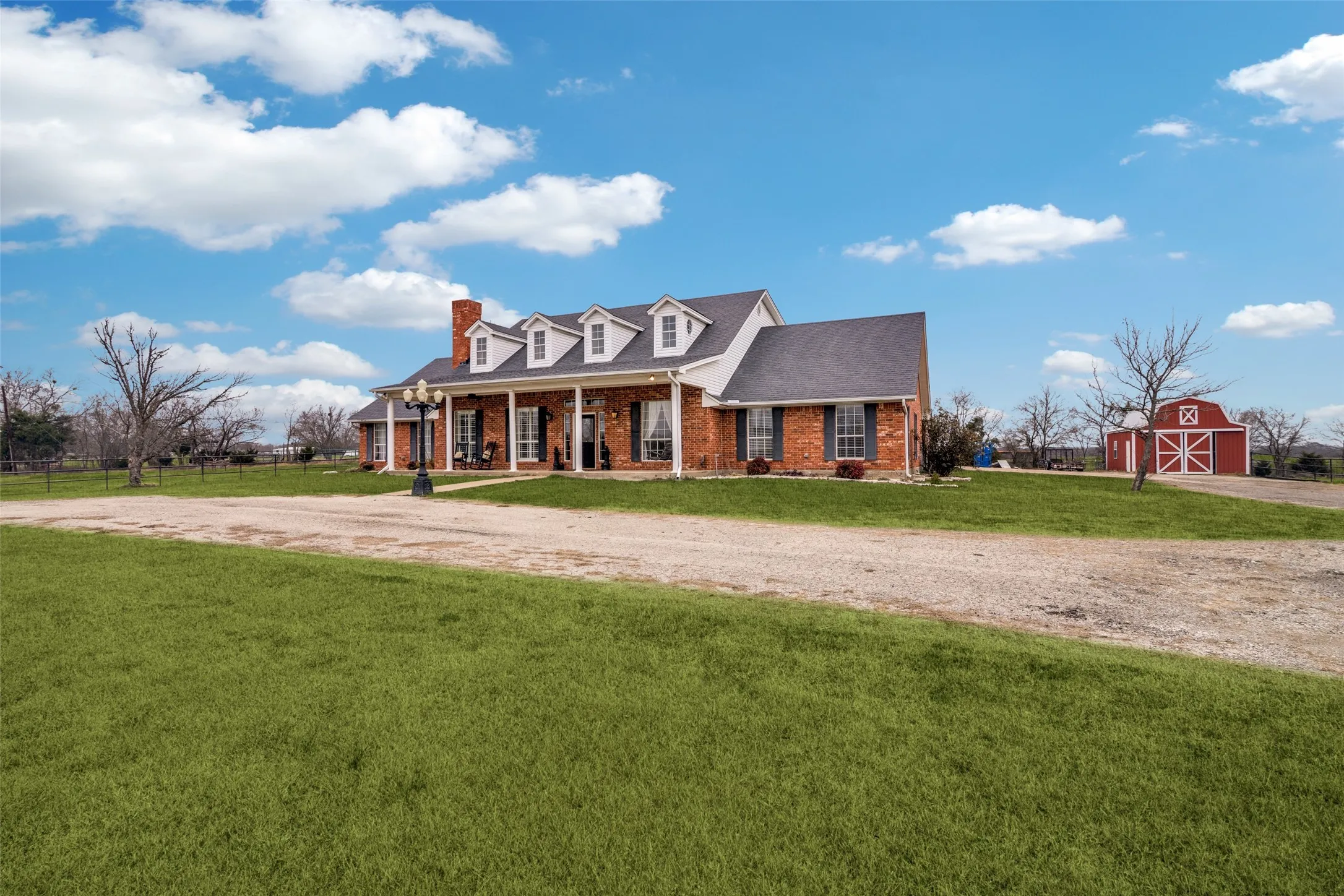 Single Family Residence For Sale in Kaufman County , 19930 County Road 324, Terrell, Texas 75160, 5 Bedroom, 4 Bathroom, 4 Garage spaces, 4,019 Sqft, built in 1996, Preowned, mls#21163042, Real Estate Agent in Terrell, Homes For Sale in Kaufman county, Homes For Sale in Terrell, Realtor in Terrell Texas, Real Estate Brokerage Independent Realty Texas, Luminita Cordes Realtor
