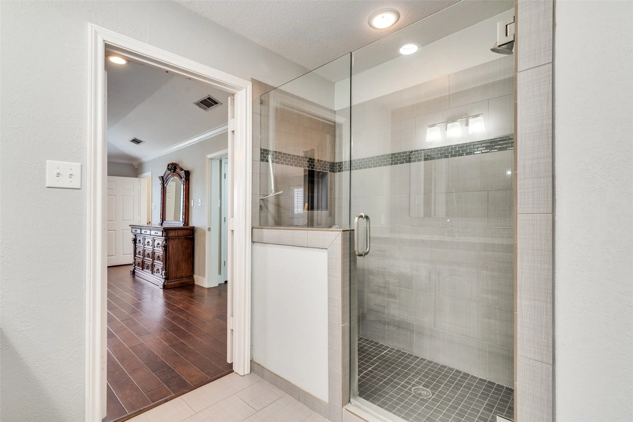 Single Family Residence For Sale in Kaufman County , 19930 County Road 324, Terrell, Texas 75160, 5 Bedroom, 4 Bathroom, 4 Garage spaces, 4,019 Sqft, built in 1996, Preowned, mls#21163042, Real Estate Agent in Terrell, Homes For Sale in Kaufman county, Homes For Sale in Terrell, Realtor in Terrell Texas, Real Estate Brokerage Independent Realty Texas, Luminita Cordes Realtor