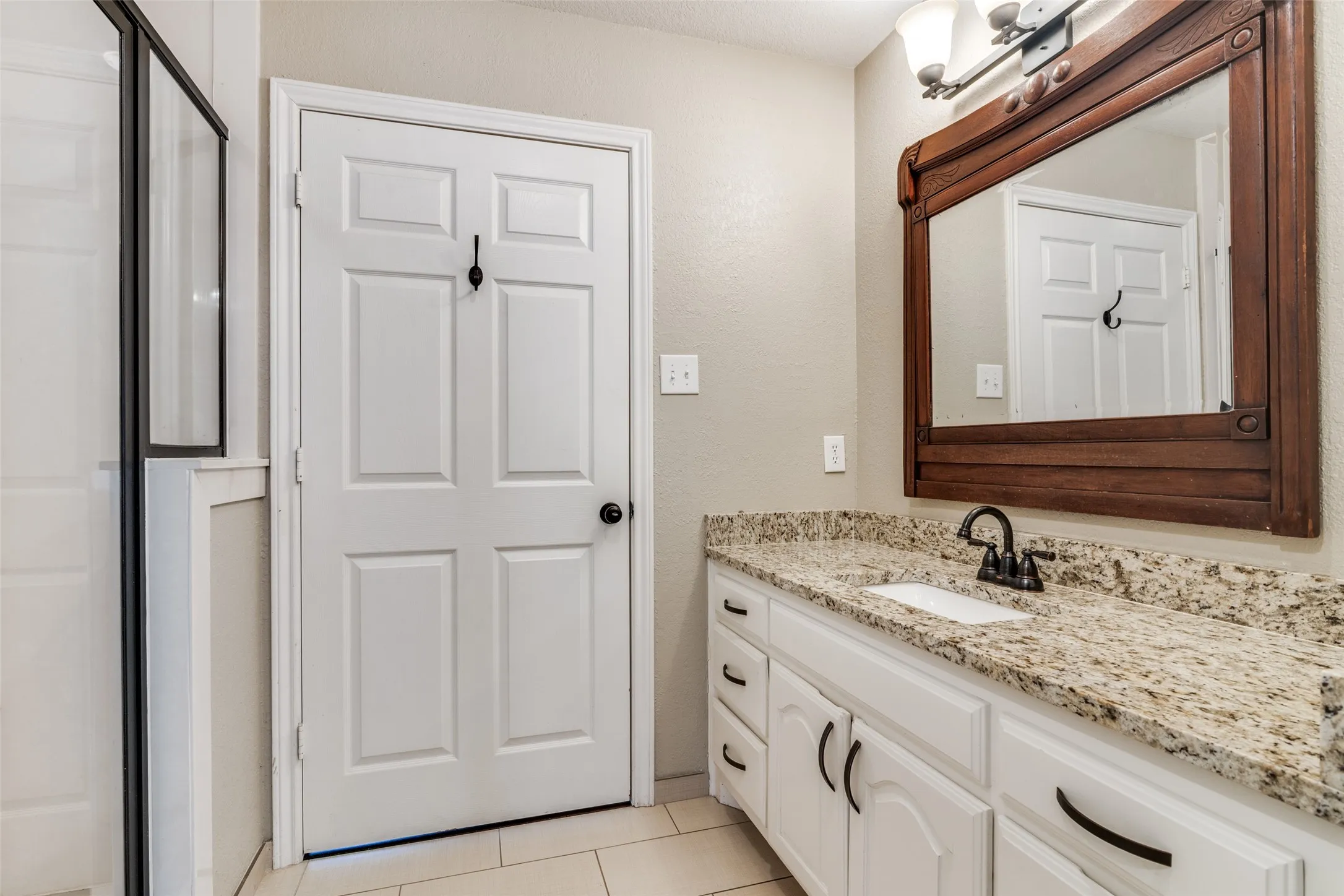 Single Family Residence For Sale in Kaufman County , 19930 County Road 324, Terrell, Texas 75160, 5 Bedroom, 4 Bathroom, 4 Garage spaces, 4,019 Sqft, built in 1996, Preowned, mls#21163042, Real Estate Agent in Terrell, Homes For Sale in Kaufman county, Homes For Sale in Terrell, Realtor in Terrell Texas, Real Estate Brokerage Independent Realty Texas, Luminita Cordes Realtor