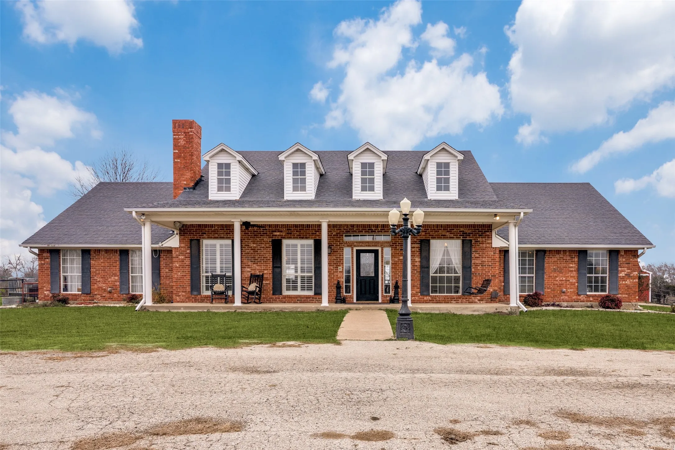 Single Family Residence For Sale in Kaufman County , 19930 County Road 324, Terrell, Texas 75160, 5 Bedroom, 4 Bathroom, 4 Garage spaces, 4,019 Sqft, built in 1996, Preowned, mls#21163042, Real Estate Agent in Terrell, Homes For Sale in Kaufman county, Homes For Sale in Terrell, Realtor in Terrell Texas, Real Estate Brokerage Independent Realty Texas, Luminita Cordes Realtor