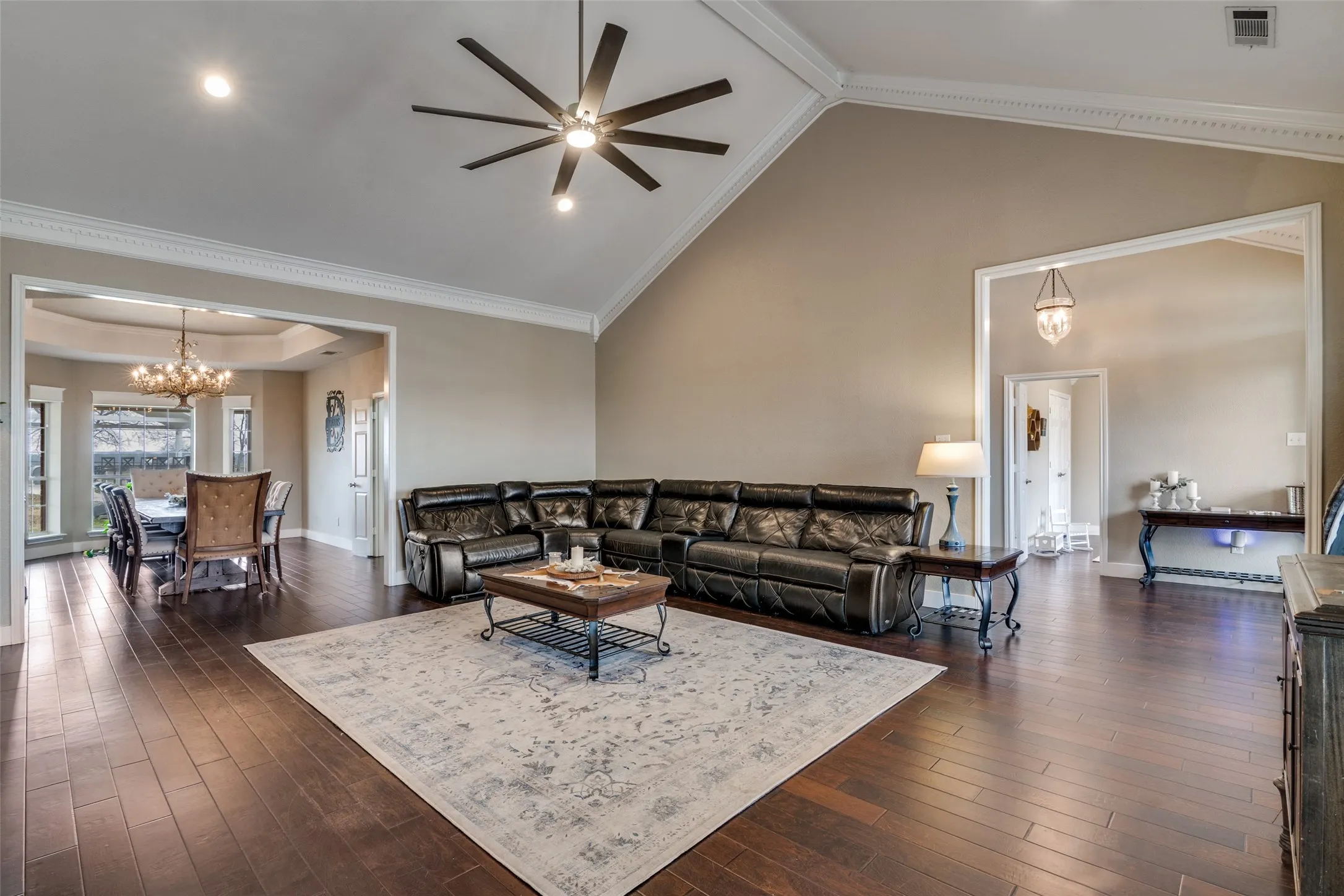 Single Family Residence For Sale in Kaufman County , 19930 County Road 324, Terrell, Texas 75160, 5 Bedroom, 4 Bathroom, 4 Garage spaces, 4,019 Sqft, built in 1996, Preowned, mls#21163042, Real Estate Agent in Terrell, Homes For Sale in Kaufman county, Homes For Sale in Terrell, Realtor in Terrell Texas, Real Estate Brokerage Independent Realty Texas, Luminita Cordes Realtor