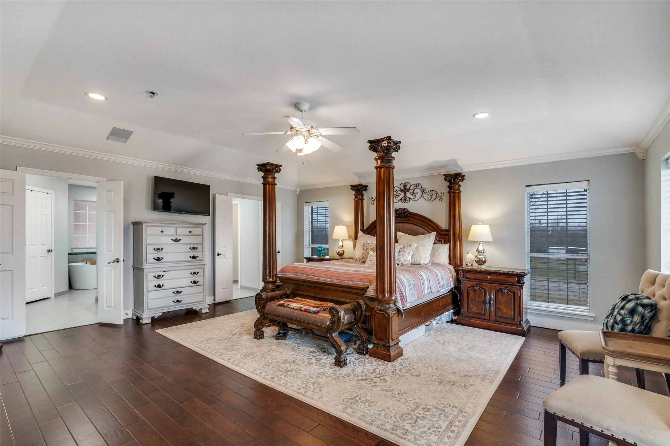 Single Family Residence For Sale in Kaufman County , 19930 County Road 324, Terrell, Texas 75160, 5 Bedroom, 4 Bathroom, 4 Garage spaces, 4,019 Sqft, built in 1996, Preowned, mls#21163042, Real Estate Agent in Terrell, Homes For Sale in Kaufman county, Homes For Sale in Terrell, Realtor in Terrell Texas, Real Estate Brokerage Independent Realty Texas, Luminita Cordes Realtor