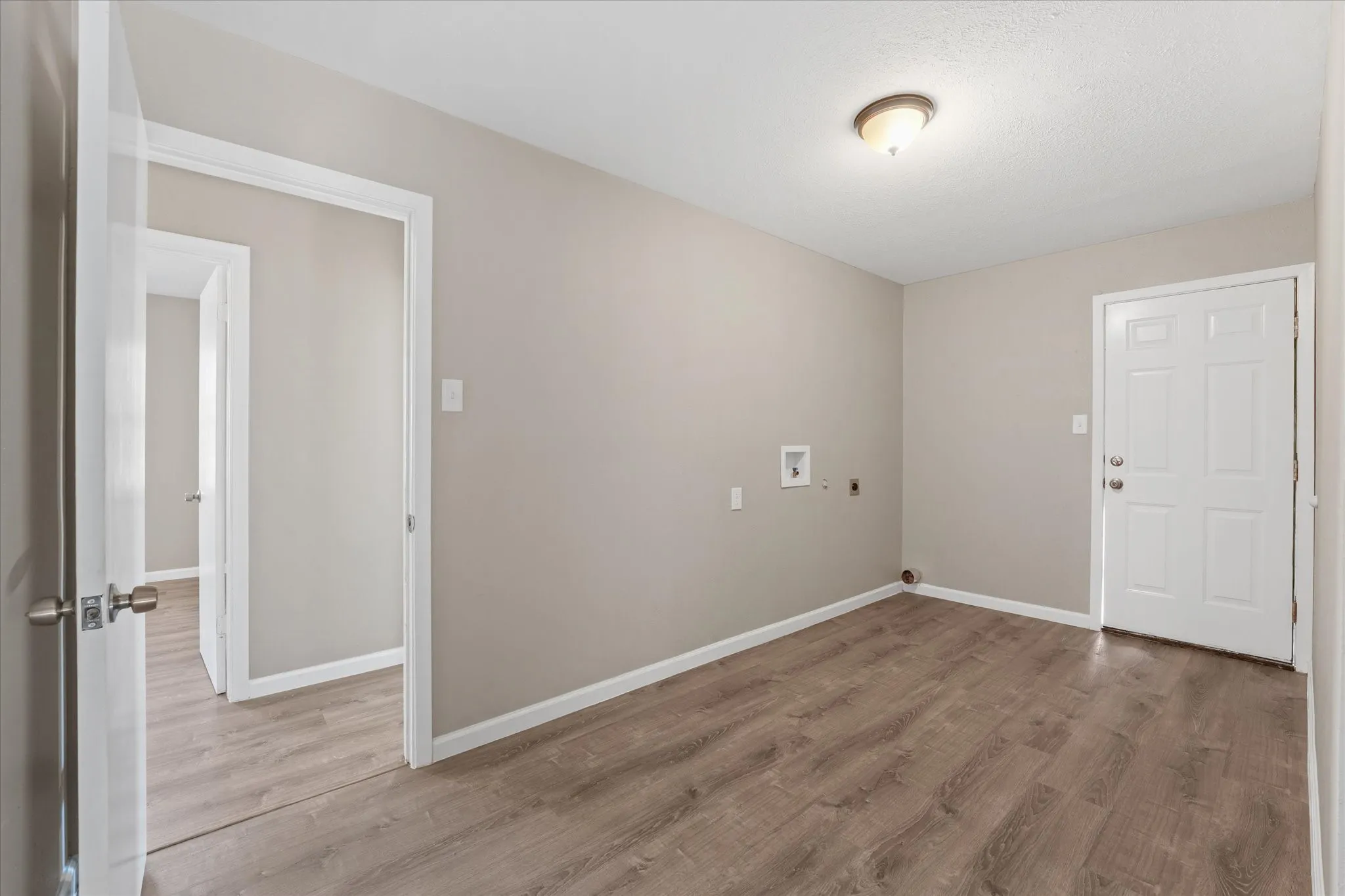 Single Family Residence For Sale in Dallas County , 9521 Dalrock Road, Rowlett, Texas 75089, 3 Bedroom, 2 Bathroom, Garage spaces, 1,484 Sqft, built in 1950, Preowned, mls#21163262, Real Estate Agent in Rowlett, Homes For Sale in Dallas county, Homes For Sale in Rowlett, Realtor in Rowlett Texas, Real Estate Brokerage Independent Realty Texas, Luminita Cordes Realtor