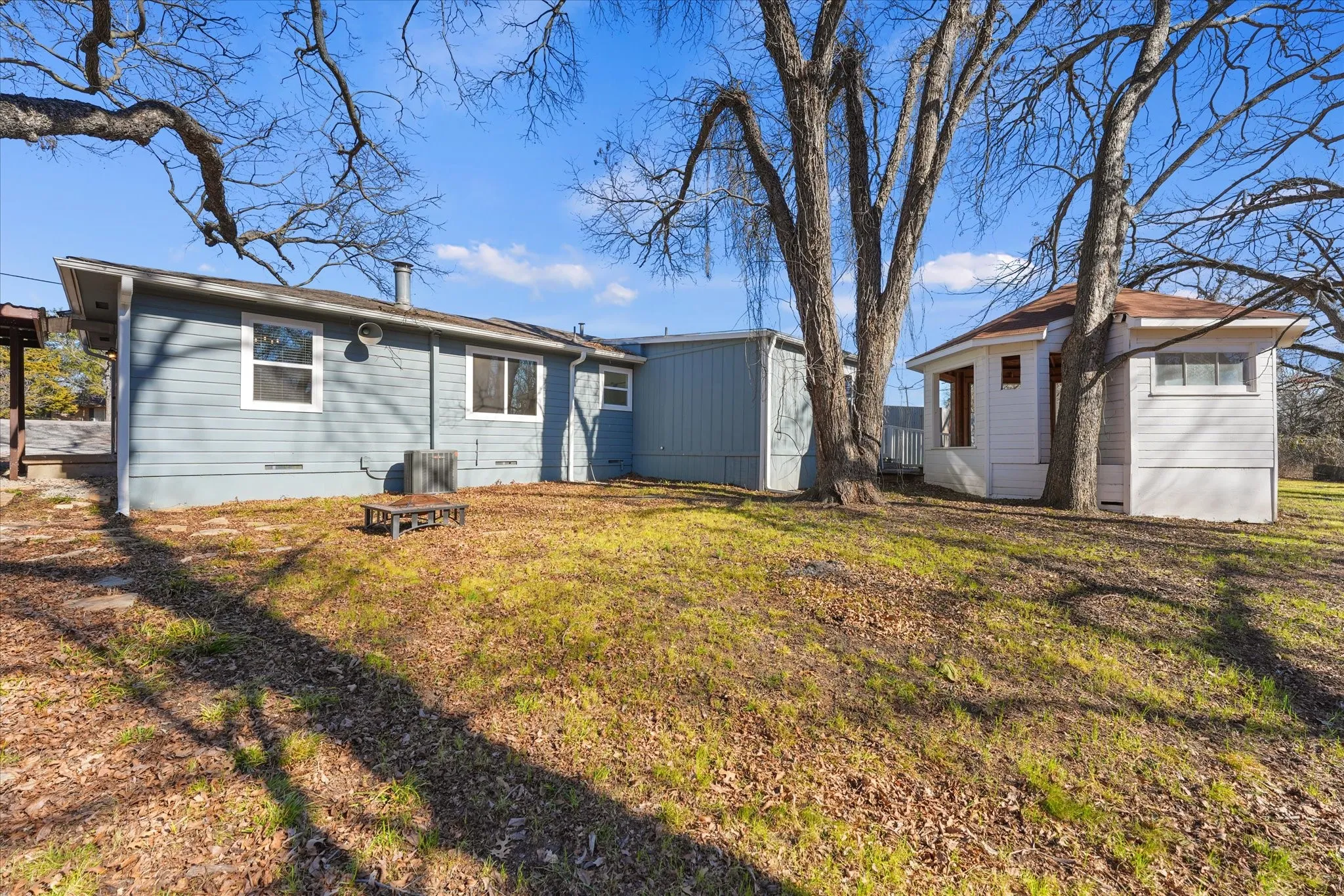 Single Family Residence For Sale in Dallas County , 9521 Dalrock Road, Rowlett, Texas 75089, 3 Bedroom, 2 Bathroom, Garage spaces, 1,484 Sqft, built in 1950, Preowned, mls#21163262, Real Estate Agent in Rowlett, Homes For Sale in Dallas county, Homes For Sale in Rowlett, Realtor in Rowlett Texas, Real Estate Brokerage Independent Realty Texas, Luminita Cordes Realtor