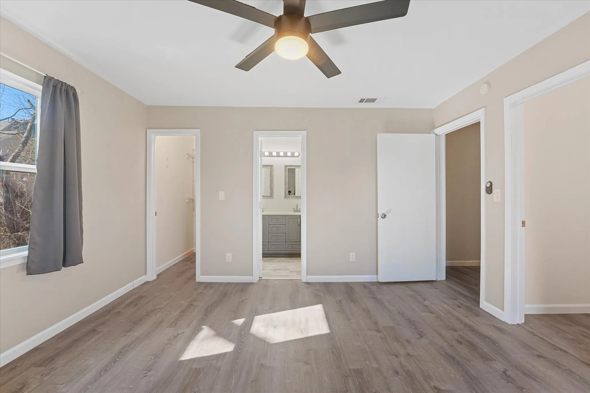 Single Family Residence For Sale in Dallas County , 9521 Dalrock Road, Rowlett, Texas 75089, 3 Bedroom, 2 Bathroom, Garage spaces, 1,484 Sqft, built in 1950, Preowned, mls#21163262, Real Estate Agent in Rowlett, Homes For Sale in Dallas county, Homes For Sale in Rowlett, Realtor in Rowlett Texas, Real Estate Brokerage Independent Realty Texas, Luminita Cordes Realtor