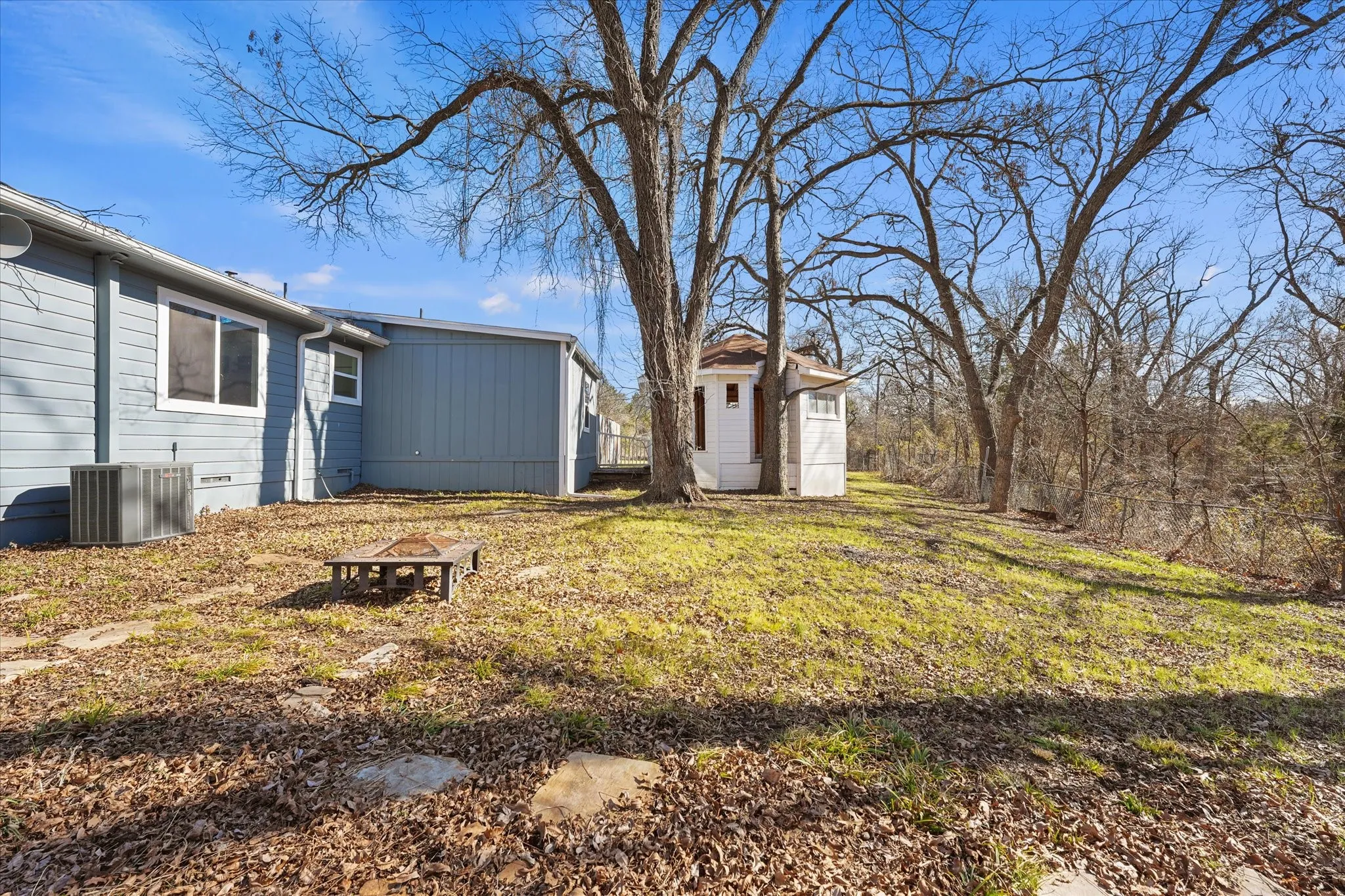 Single Family Residence For Sale in Dallas County , 9521 Dalrock Road, Rowlett, Texas 75089, 3 Bedroom, 2 Bathroom, Garage spaces, 1,484 Sqft, built in 1950, Preowned, mls#21163262, Real Estate Agent in Rowlett, Homes For Sale in Dallas county, Homes For Sale in Rowlett, Realtor in Rowlett Texas, Real Estate Brokerage Independent Realty Texas, Luminita Cordes Realtor