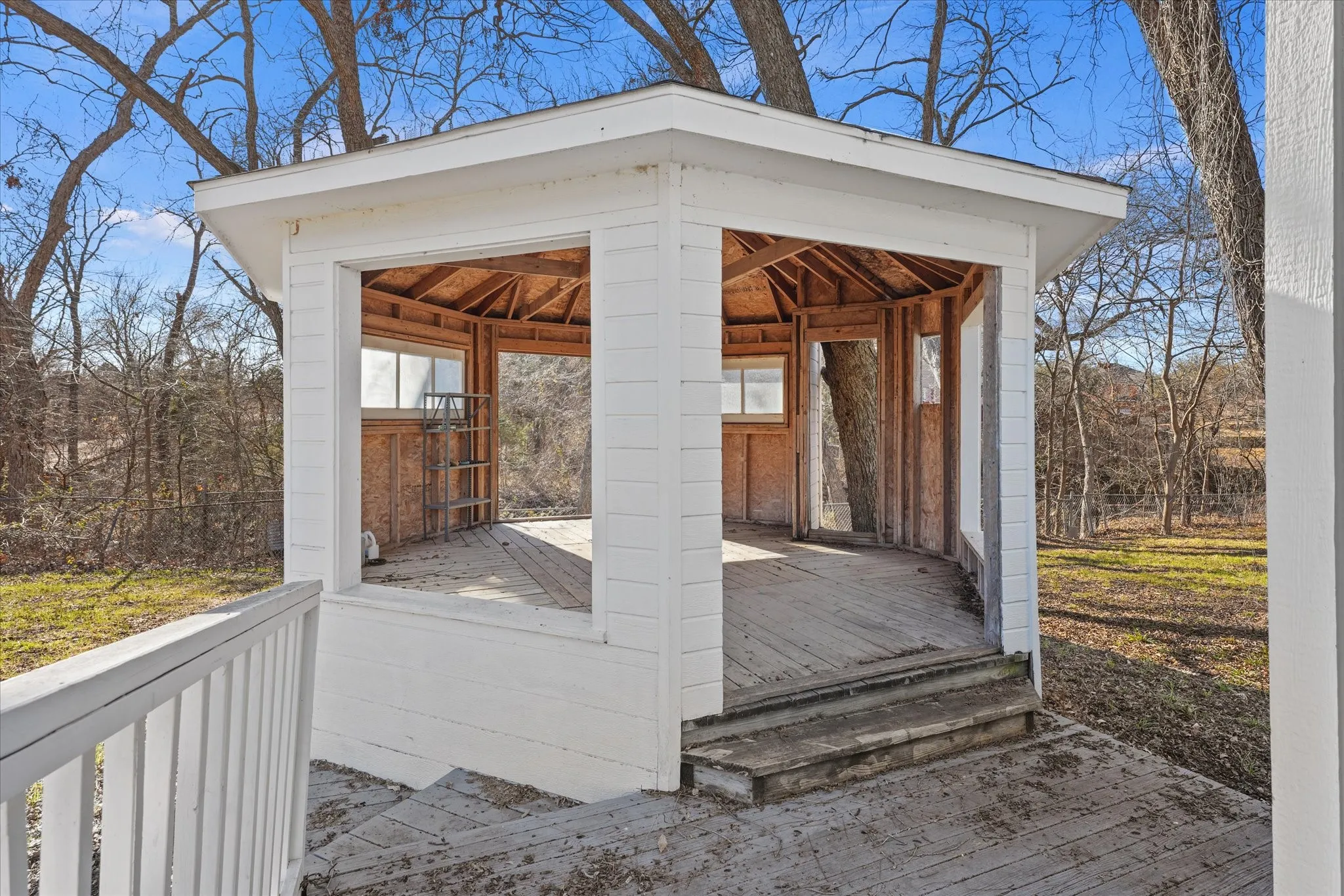 Single Family Residence For Sale in Dallas County , 9521 Dalrock Road, Rowlett, Texas 75089, 3 Bedroom, 2 Bathroom, Garage spaces, 1,484 Sqft, built in 1950, Preowned, mls#21163262, Real Estate Agent in Rowlett, Homes For Sale in Dallas county, Homes For Sale in Rowlett, Realtor in Rowlett Texas, Real Estate Brokerage Independent Realty Texas, Luminita Cordes Realtor