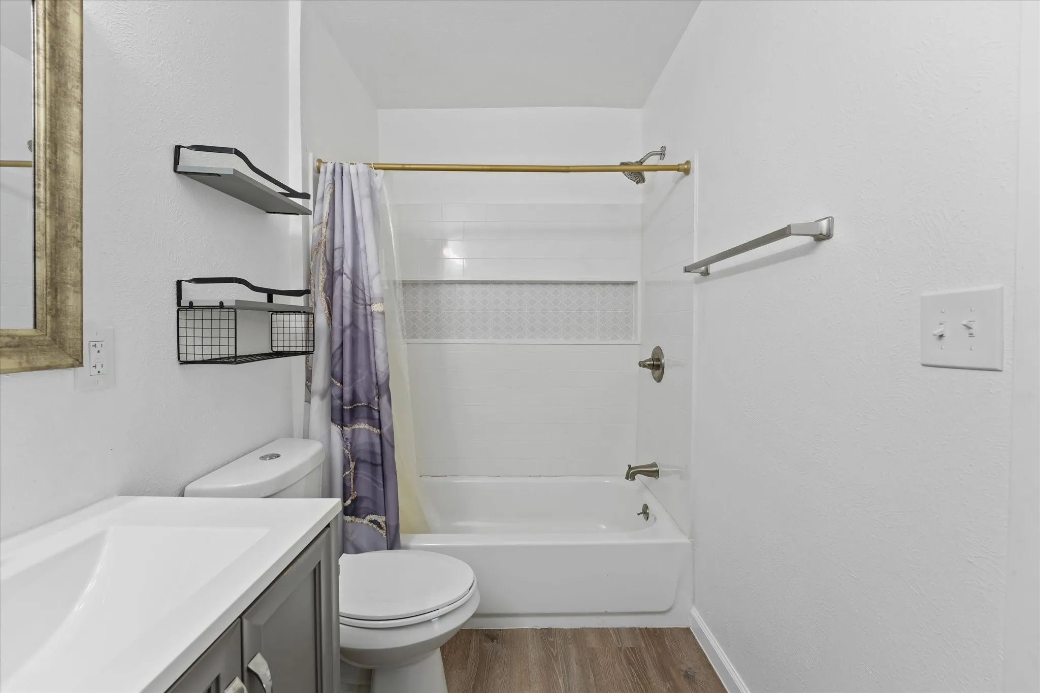 Single Family Residence For Sale in Dallas County , 9521 Dalrock Road, Rowlett, Texas 75089, 3 Bedroom, 2 Bathroom, Garage spaces, 1,484 Sqft, built in 1950, Preowned, mls#21163262, Real Estate Agent in Rowlett, Homes For Sale in Dallas county, Homes For Sale in Rowlett, Realtor in Rowlett Texas, Real Estate Brokerage Independent Realty Texas, Luminita Cordes Realtor
