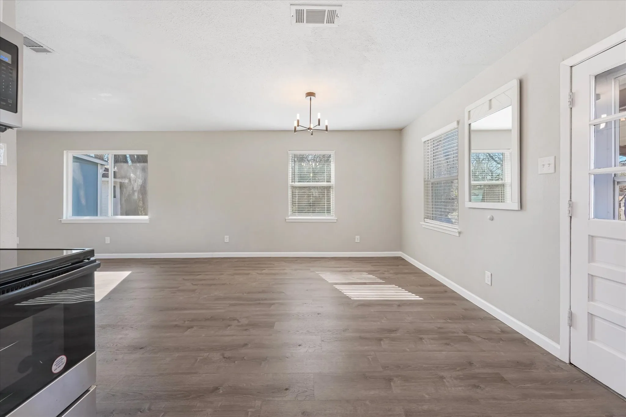 Single Family Residence For Sale in Dallas County , 9521 Dalrock Road, Rowlett, Texas 75089, 3 Bedroom, 2 Bathroom, Garage spaces, 1,484 Sqft, built in 1950, Preowned, mls#21163262, Real Estate Agent in Rowlett, Homes For Sale in Dallas county, Homes For Sale in Rowlett, Realtor in Rowlett Texas, Real Estate Brokerage Independent Realty Texas, Luminita Cordes Realtor