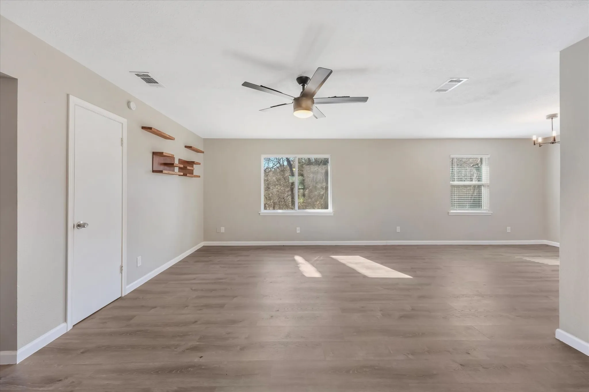 Single Family Residence For Sale in Dallas County , 9521 Dalrock Road, Rowlett, Texas 75089, 3 Bedroom, 2 Bathroom, Garage spaces, 1,484 Sqft, built in 1950, Preowned, mls#21163262, Real Estate Agent in Rowlett, Homes For Sale in Dallas county, Homes For Sale in Rowlett, Realtor in Rowlett Texas, Real Estate Brokerage Independent Realty Texas, Luminita Cordes Realtor
