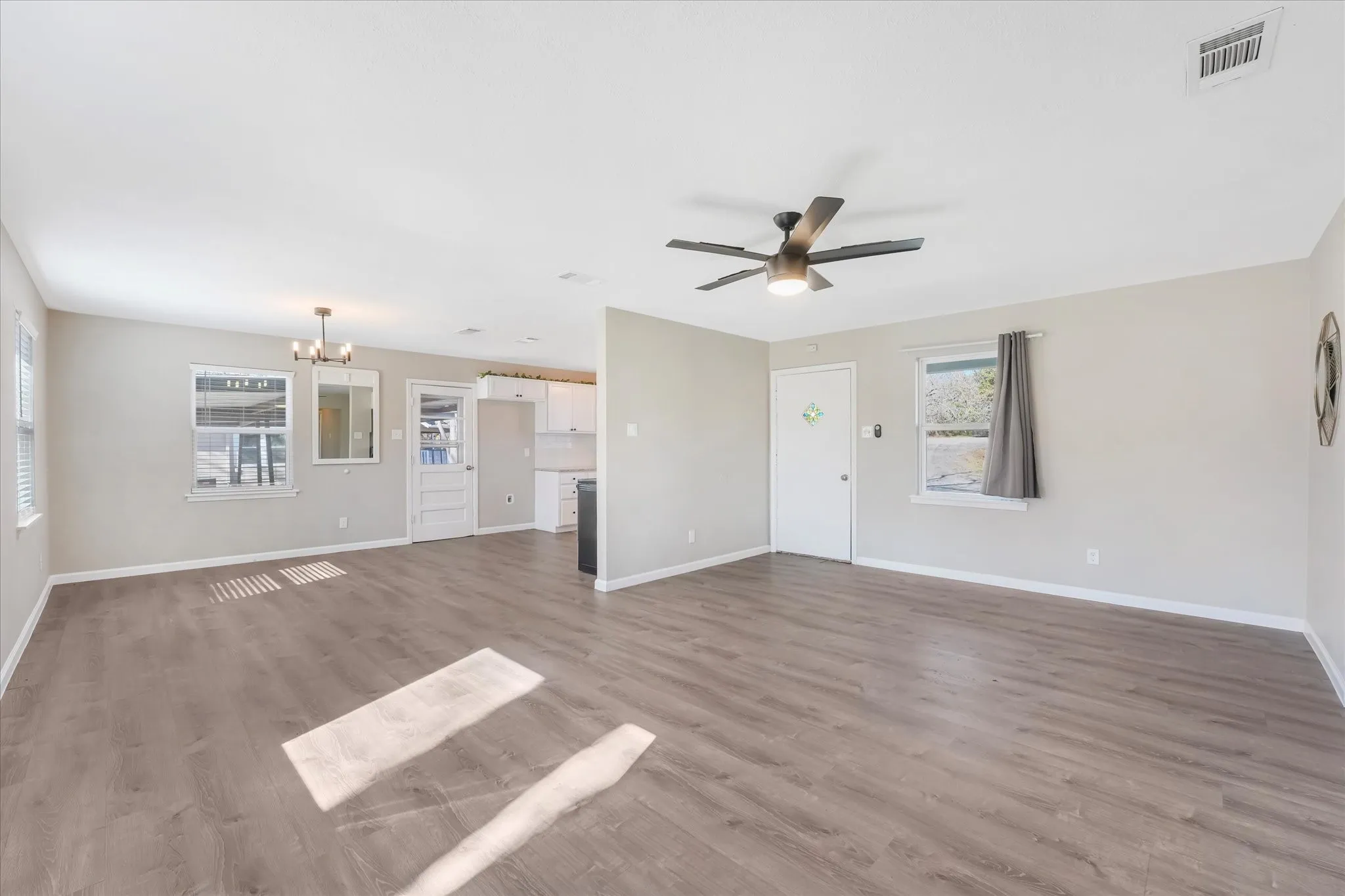 Single Family Residence For Sale in Dallas County , 9521 Dalrock Road, Rowlett, Texas 75089, 3 Bedroom, 2 Bathroom, Garage spaces, 1,484 Sqft, built in 1950, Preowned, mls#21163262, Real Estate Agent in Rowlett, Homes For Sale in Dallas county, Homes For Sale in Rowlett, Realtor in Rowlett Texas, Real Estate Brokerage Independent Realty Texas, Luminita Cordes Realtor