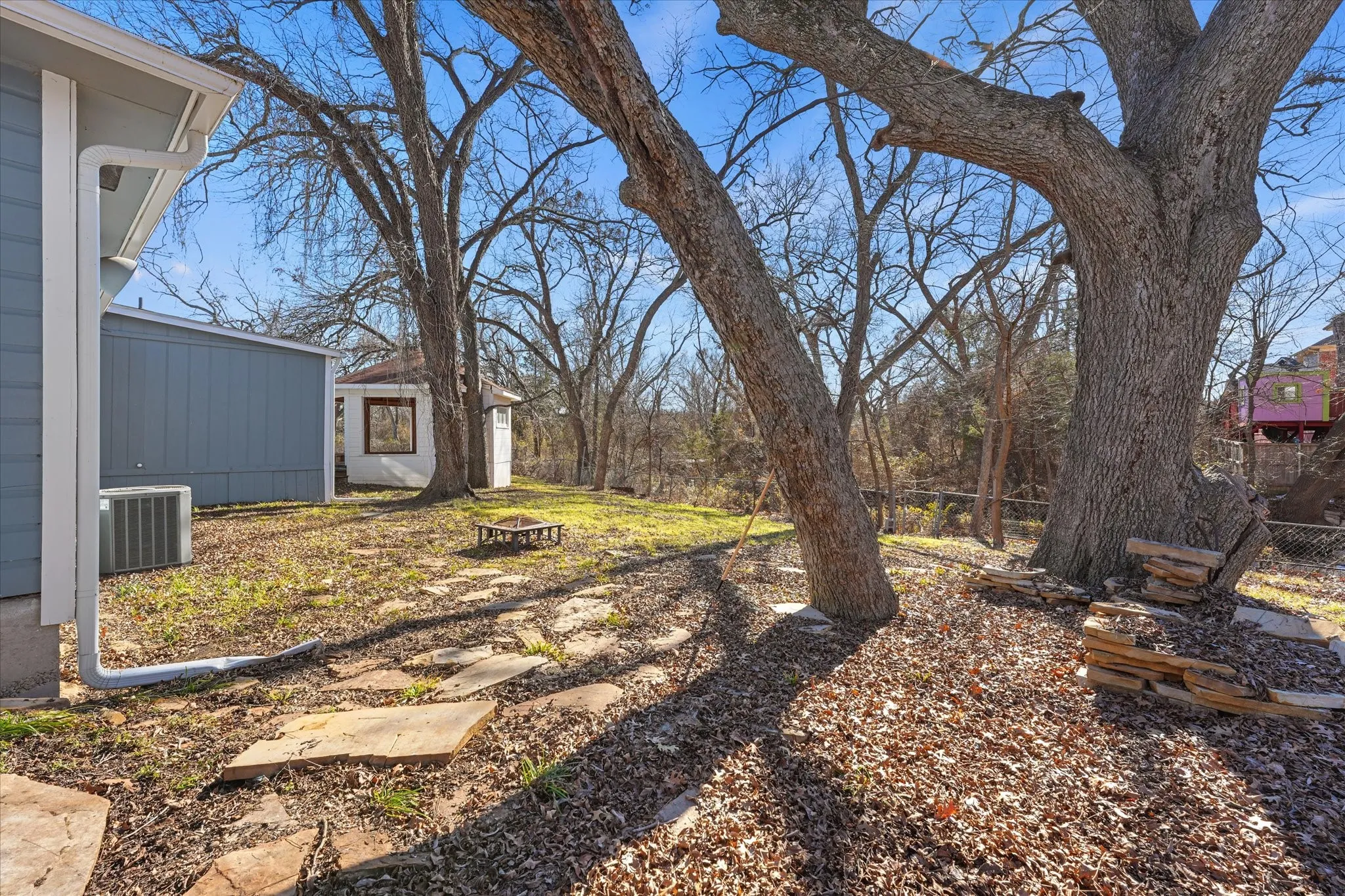Single Family Residence For Sale in Dallas County , 9521 Dalrock Road, Rowlett, Texas 75089, 3 Bedroom, 2 Bathroom, Garage spaces, 1,484 Sqft, built in 1950, Preowned, mls#21163262, Real Estate Agent in Rowlett, Homes For Sale in Dallas county, Homes For Sale in Rowlett, Realtor in Rowlett Texas, Real Estate Brokerage Independent Realty Texas, Luminita Cordes Realtor
