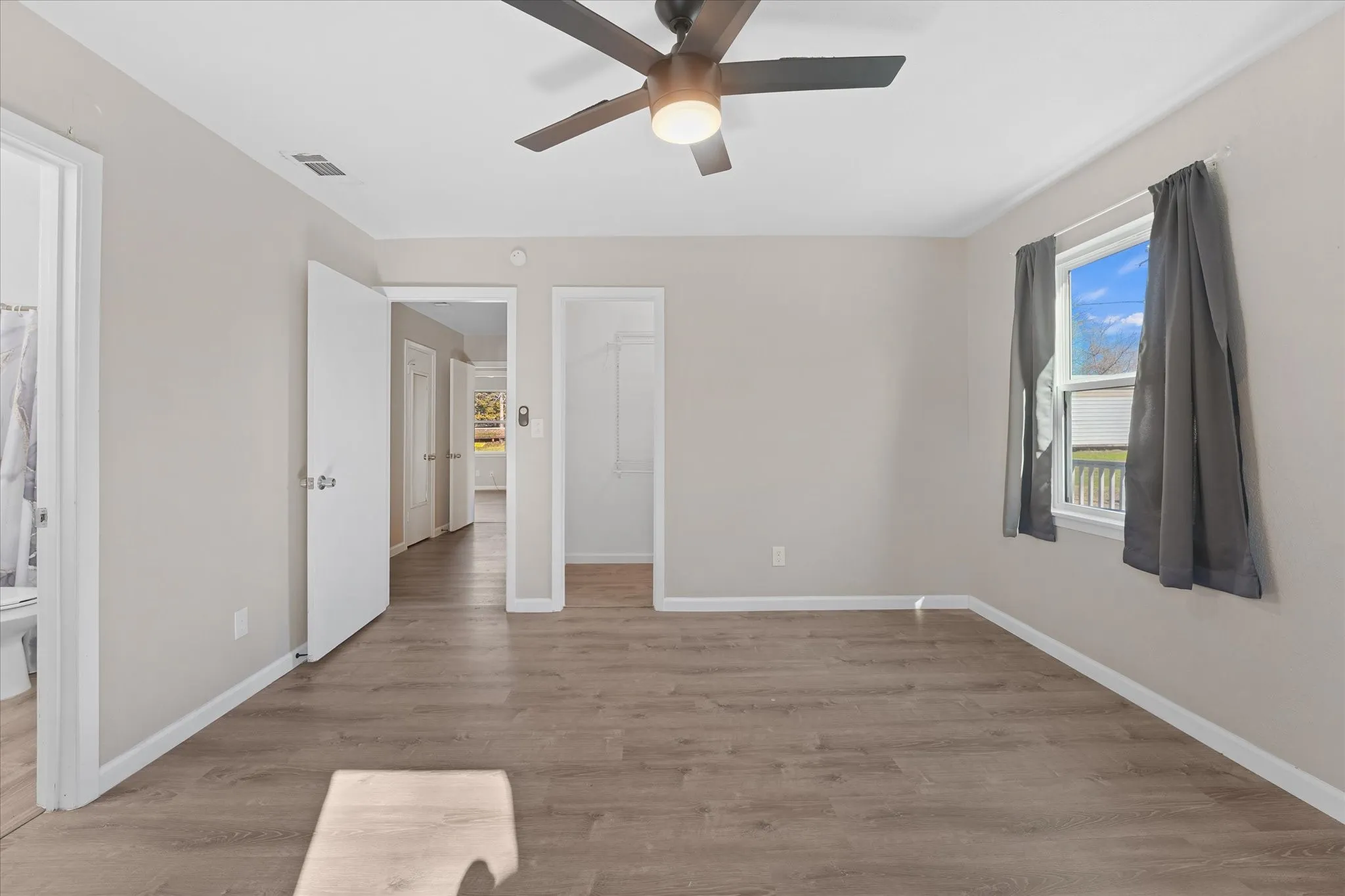 Single Family Residence For Sale in Dallas County , 9521 Dalrock Road, Rowlett, Texas 75089, 3 Bedroom, 2 Bathroom, Garage spaces, 1,484 Sqft, built in 1950, Preowned, mls#21163262, Real Estate Agent in Rowlett, Homes For Sale in Dallas county, Homes For Sale in Rowlett, Realtor in Rowlett Texas, Real Estate Brokerage Independent Realty Texas, Luminita Cordes Realtor