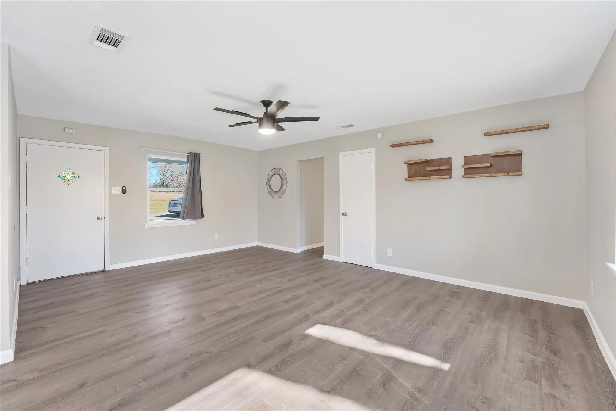 Single Family Residence For Sale in Dallas County , 9521 Dalrock Road, Rowlett, Texas 75089, 3 Bedroom, 2 Bathroom, Garage spaces, 1,484 Sqft, built in 1950, Preowned, mls#21163262, Real Estate Agent in Rowlett, Homes For Sale in Dallas county, Homes For Sale in Rowlett, Realtor in Rowlett Texas, Real Estate Brokerage Independent Realty Texas, Luminita Cordes Realtor