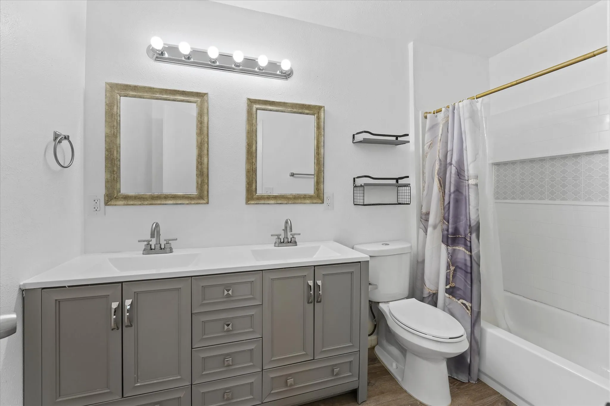 Single Family Residence For Sale in Dallas County , 9521 Dalrock Road, Rowlett, Texas 75089, 3 Bedroom, 2 Bathroom, Garage spaces, 1,484 Sqft, built in 1950, Preowned, mls#21163262, Real Estate Agent in Rowlett, Homes For Sale in Dallas county, Homes For Sale in Rowlett, Realtor in Rowlett Texas, Real Estate Brokerage Independent Realty Texas, Luminita Cordes Realtor
