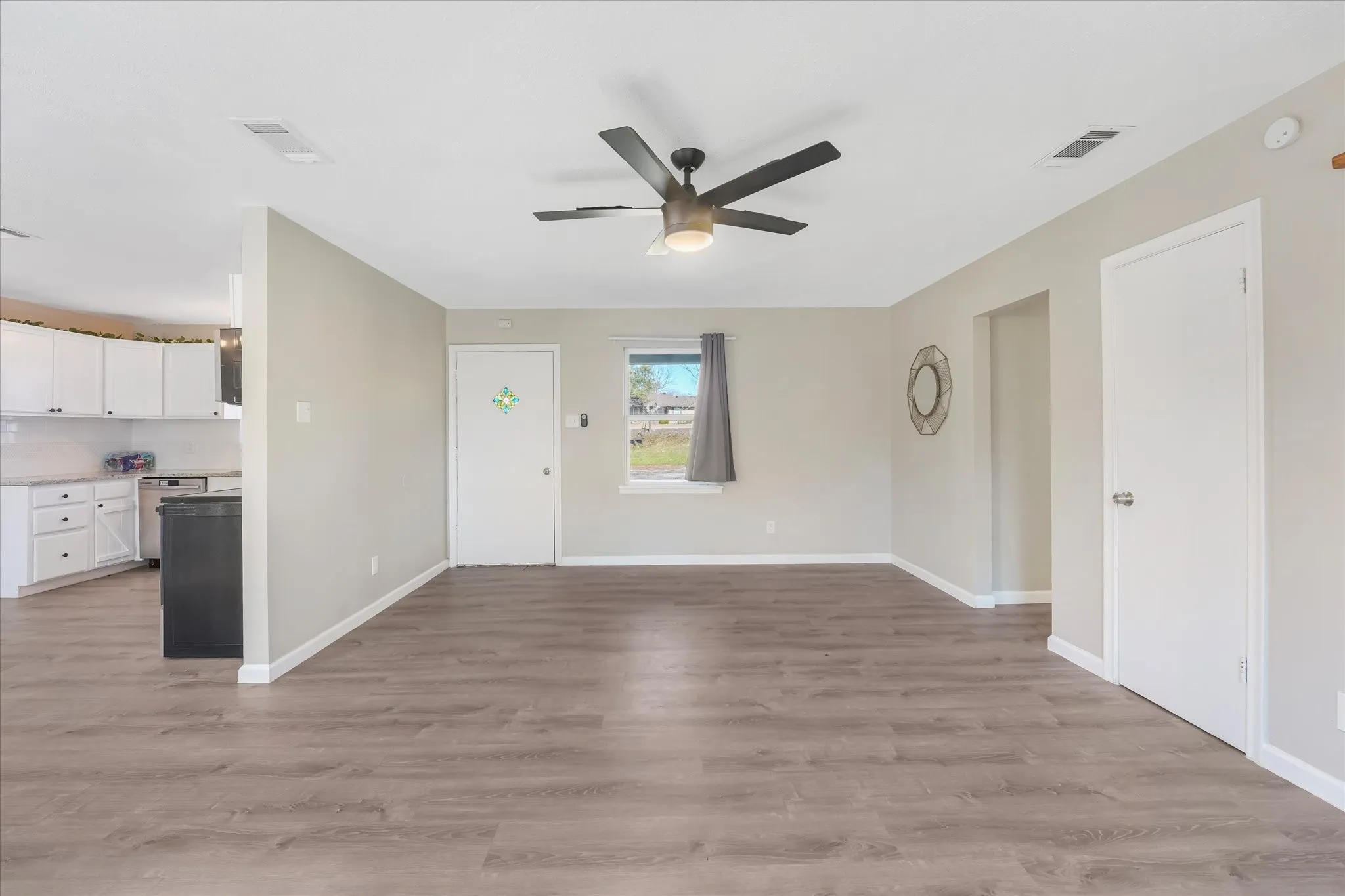 Single Family Residence For Sale in Dallas County , 9521 Dalrock Road, Rowlett, Texas 75089, 3 Bedroom, 2 Bathroom, Garage spaces, 1,484 Sqft, built in 1950, Preowned, mls#21163262, Real Estate Agent in Rowlett, Homes For Sale in Dallas county, Homes For Sale in Rowlett, Realtor in Rowlett Texas, Real Estate Brokerage Independent Realty Texas, Luminita Cordes Realtor