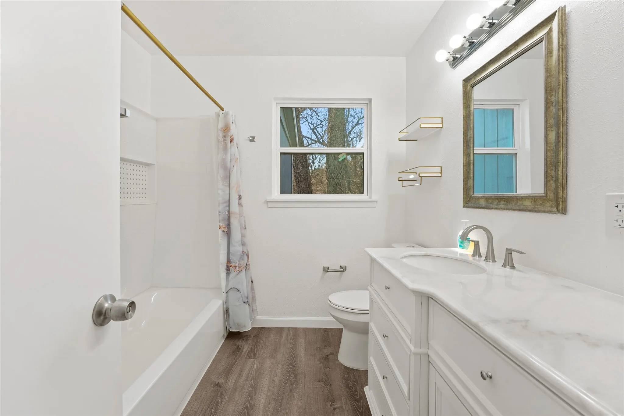 Single Family Residence For Sale in Dallas County , 9521 Dalrock Road, Rowlett, Texas 75089, 3 Bedroom, 2 Bathroom, Garage spaces, 1,484 Sqft, built in 1950, Preowned, mls#21163262, Real Estate Agent in Rowlett, Homes For Sale in Dallas county, Homes For Sale in Rowlett, Realtor in Rowlett Texas, Real Estate Brokerage Independent Realty Texas, Luminita Cordes Realtor