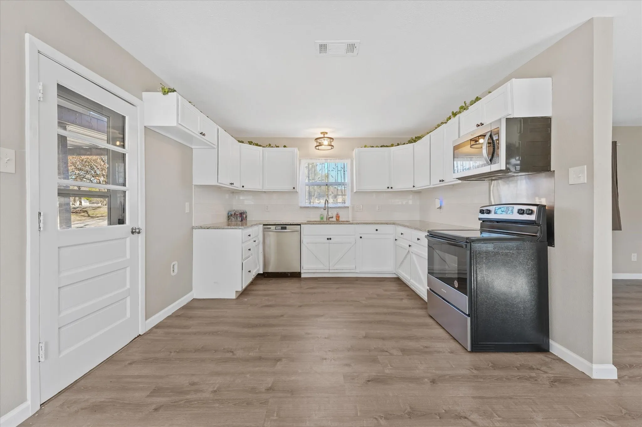 Single Family Residence For Sale in Dallas County , 9521 Dalrock Road, Rowlett, Texas 75089, 3 Bedroom, 2 Bathroom, Garage spaces, 1,484 Sqft, built in 1950, Preowned, mls#21163262, Real Estate Agent in Rowlett, Homes For Sale in Dallas county, Homes For Sale in Rowlett, Realtor in Rowlett Texas, Real Estate Brokerage Independent Realty Texas, Luminita Cordes Realtor