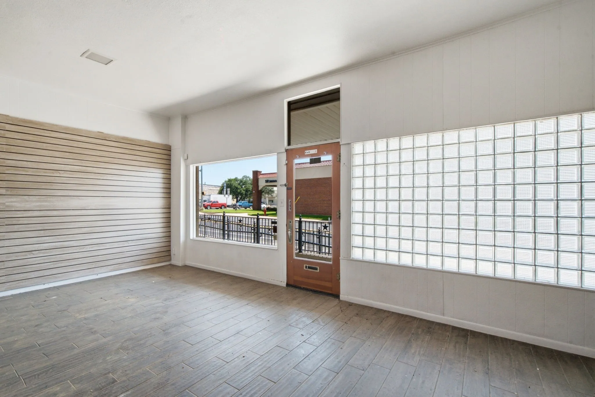 Austin Street side retail unit