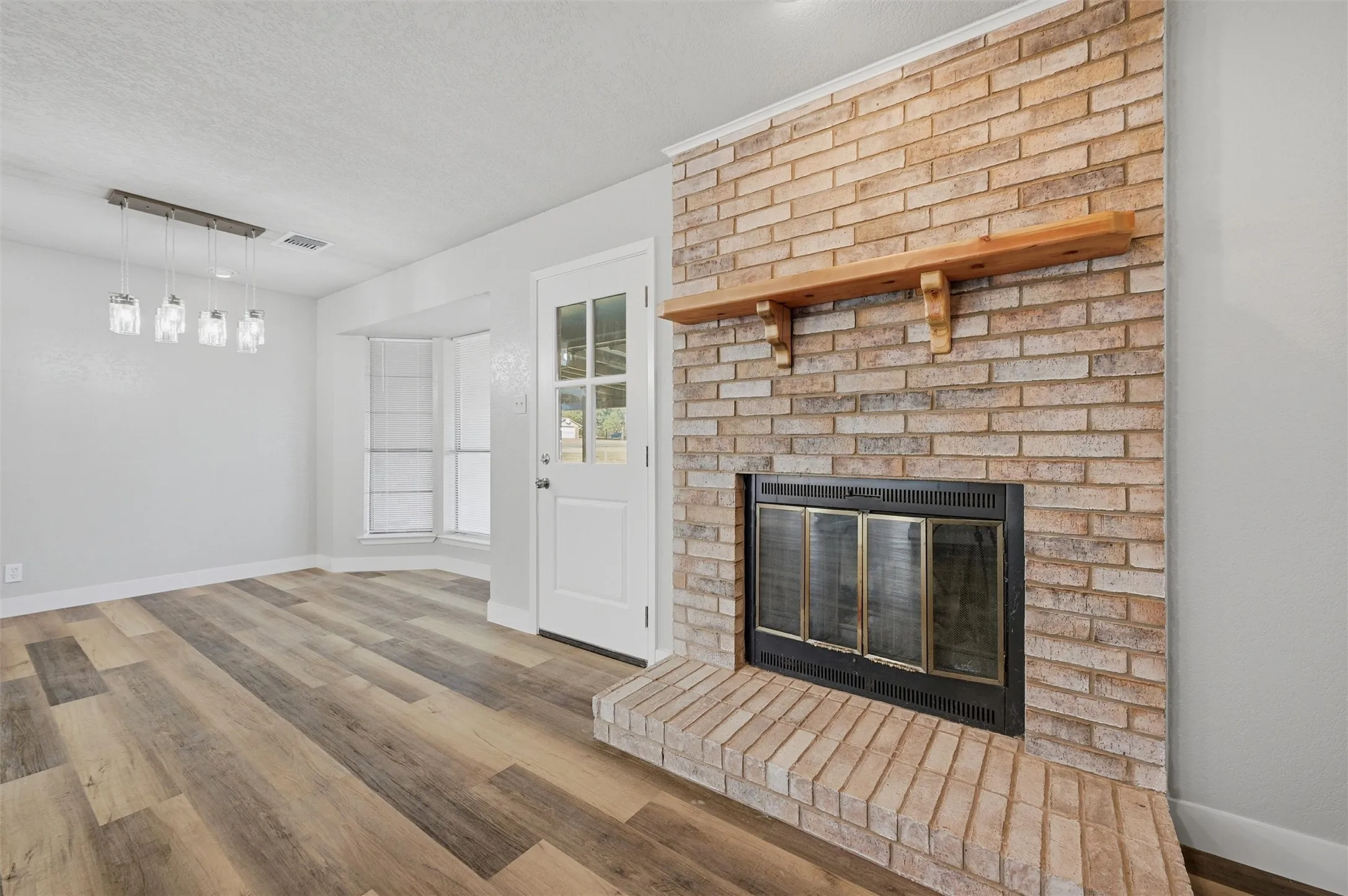 Single Family Residence For Sale in Grayson County , 4805 Park Avenue, Sherman, Texas 75092, 3 Bedroom, 2 Bathroom, 1 Garage spaces, 1,573 Sqft, built in 1980, Preowned, mls#21161620, Real Estate Agent in Sherman, Homes For Sale in Grayson county, Homes For Sale in Sherman, Realtor in Sherman Texas, Real Estate Brokerage Independent Realty Texas, Luminita Cordes Realtor