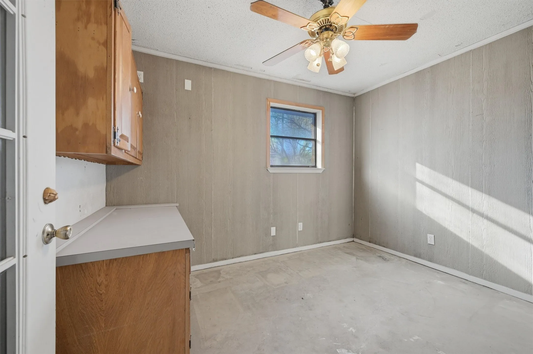 This heated and aired bonus room located out in the garage was used as an office, it's even large enough to make  a small yoga/meditation room, work out room or plant room. YES! IT'S HEATED AND COOLED TOO!