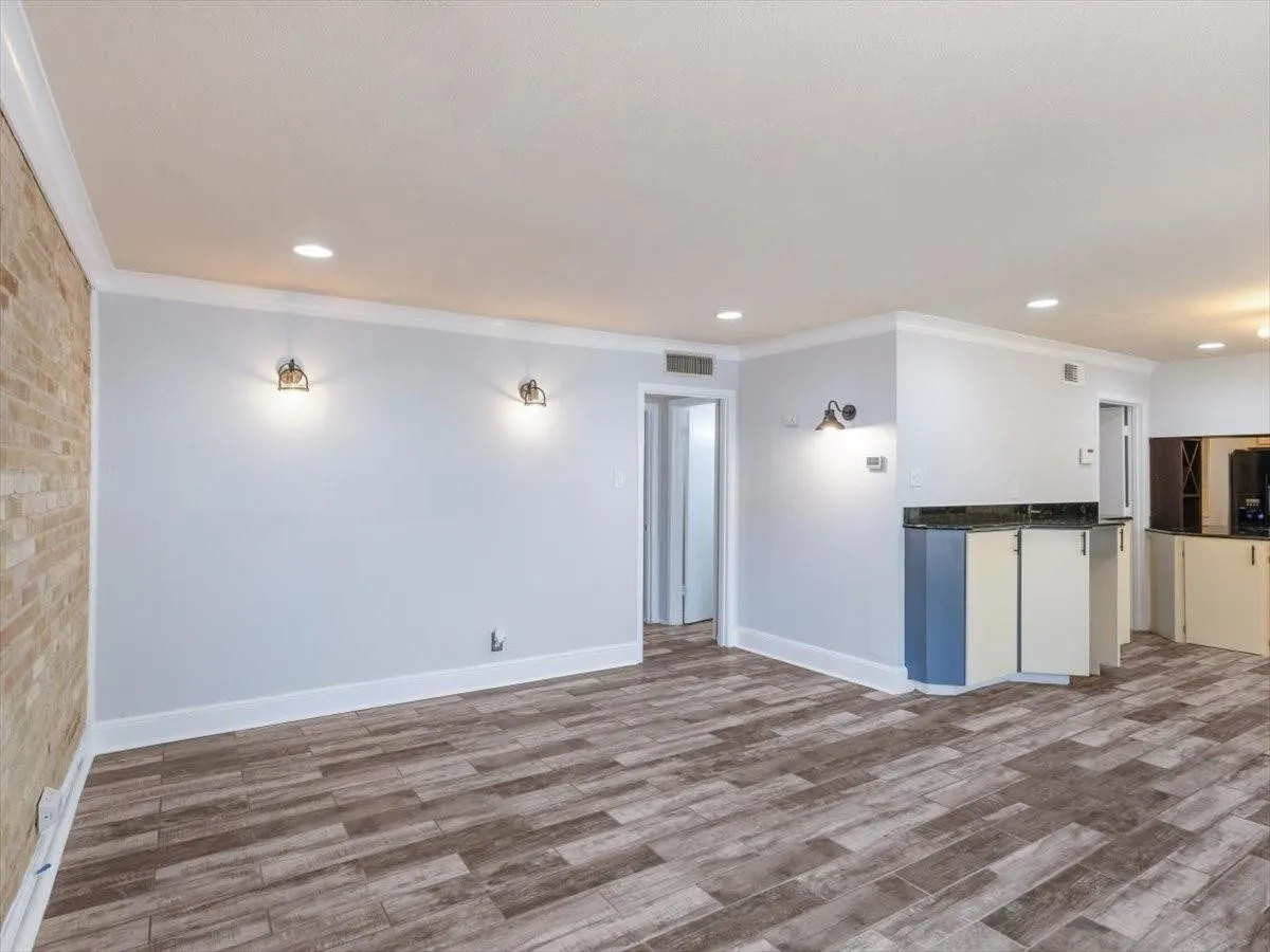 Condominium For Sale in Dallas County , 5915 E University Boulevard 112, Dallas, Texas 75206, 3 Bedrooms, 2 Bathrooms, Garage spaces, 1,208 Sqft, built in 1964, Price $280,000, mls#21161427, Real Estate Agent in Dallas, Homes For Sale in Dallas county, Homes For Sale in Dallas, Realtor in Dallas Texas, Real Estate Brokerage Independent Realty Texas, Luminita Cordes Realtor