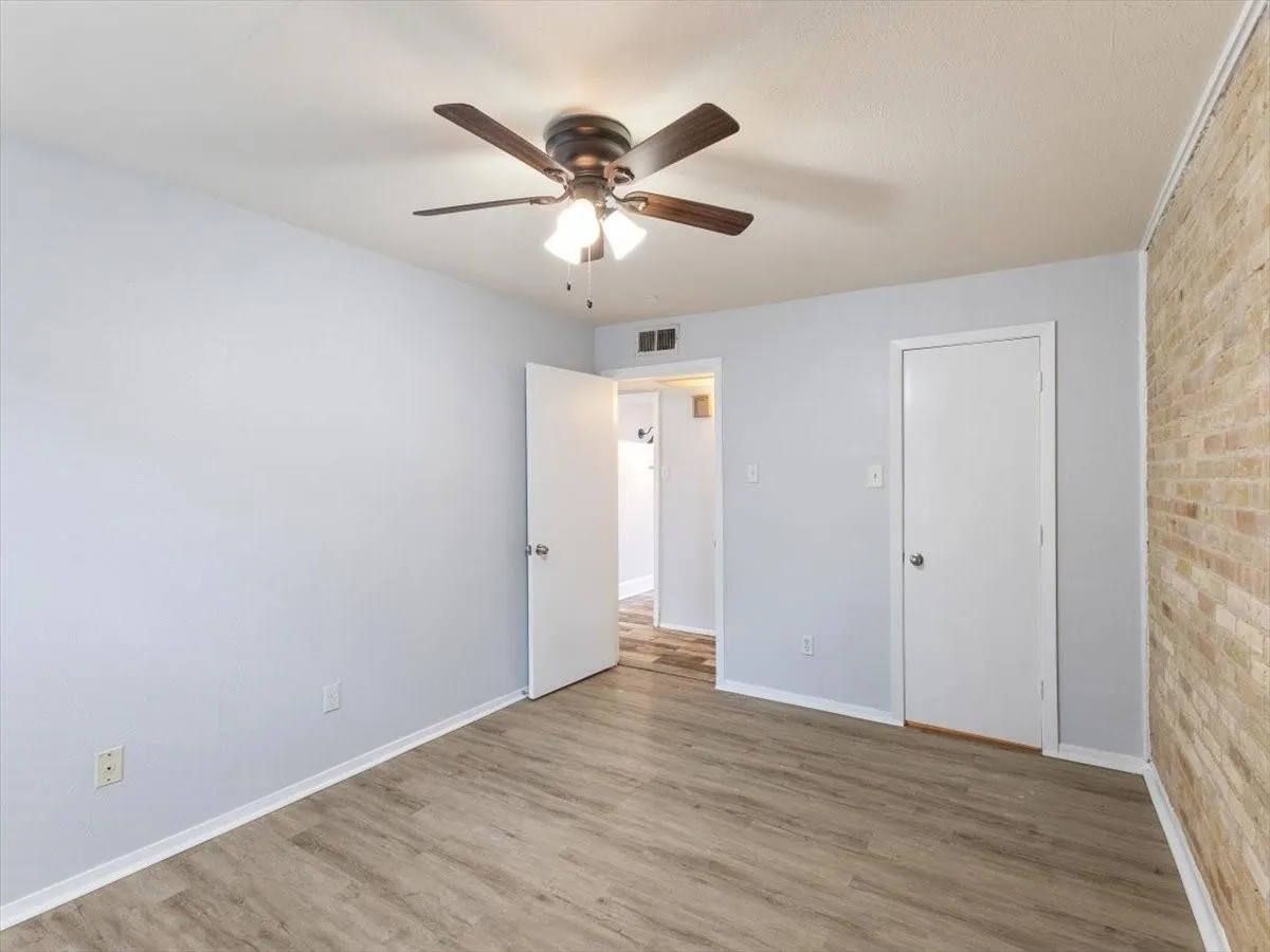 Condominium For Sale in Dallas County , 5915 E University Boulevard 112, Dallas, Texas 75206, 3 Bedrooms, 2 Bathrooms, Garage spaces, 1,208 Sqft, built in 1964, Price $280,000, mls#21161427, Real Estate Agent in Dallas, Homes For Sale in Dallas county, Homes For Sale in Dallas, Realtor in Dallas Texas, Real Estate Brokerage Independent Realty Texas, Luminita Cordes Realtor