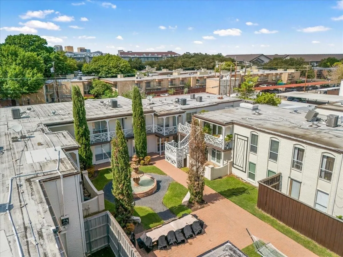Condominium For Sale in Dallas County , 5915 E University Boulevard 112, Dallas, Texas 75206, 3 Bedrooms, 2 Bathrooms, Garage spaces, 1,208 Sqft, built in 1964, Price $280,000, mls#21161427, Real Estate Agent in Dallas, Homes For Sale in Dallas county, Homes For Sale in Dallas, Realtor in Dallas Texas, Real Estate Brokerage Independent Realty Texas, Luminita Cordes Realtor