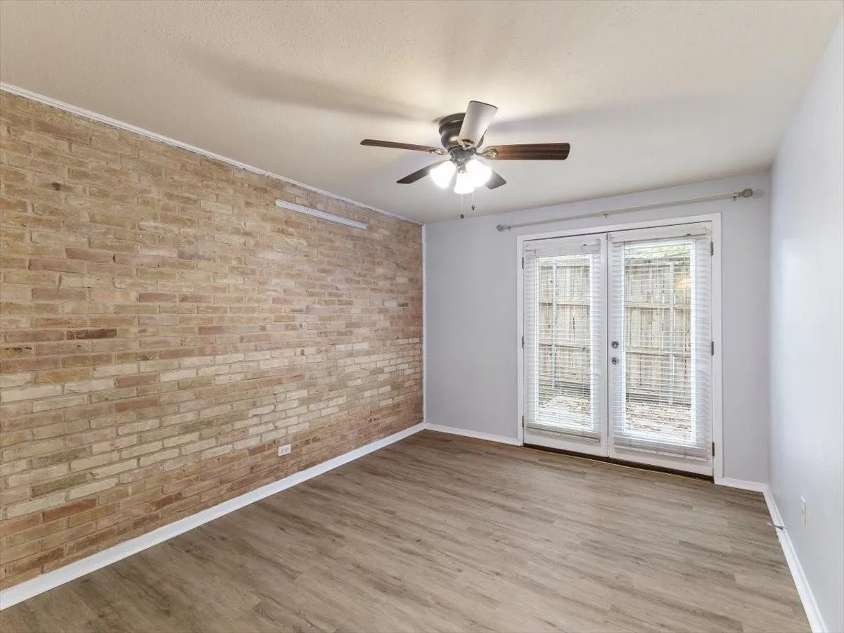 Condominium For Sale in Dallas County , 5915 E University Boulevard 112, Dallas, Texas 75206, 3 Bedrooms, 2 Bathrooms, Garage spaces, 1,208 Sqft, built in 1964, Price $280,000, mls#21161427, Real Estate Agent in Dallas, Homes For Sale in Dallas county, Homes For Sale in Dallas, Realtor in Dallas Texas, Real Estate Brokerage Independent Realty Texas, Luminita Cordes Realtor