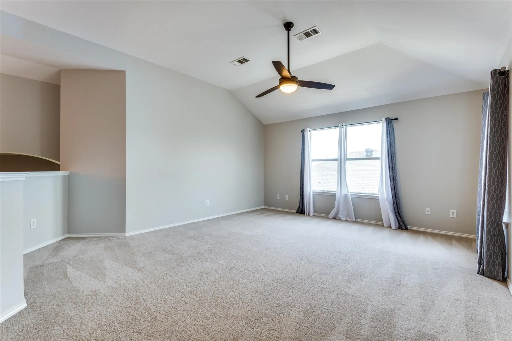 Single Family Residence For Rent in Denton County , 14513 Logan Springs Drive, Little Elm, Texas 75068, 4 Bedroom, 3 Bathroom, 2 Garage spaces, 2,630 Sqft, built in 2004, Preowned, mls#21159292, Real Estate Agent in Little Elm, Homes For Rent in Denton county, Homes For Rent in Little Elm, Realtor in Little Elm Texas, Real Estate Brokerage Independent Realty Texas, Luminita Cordes Realtor