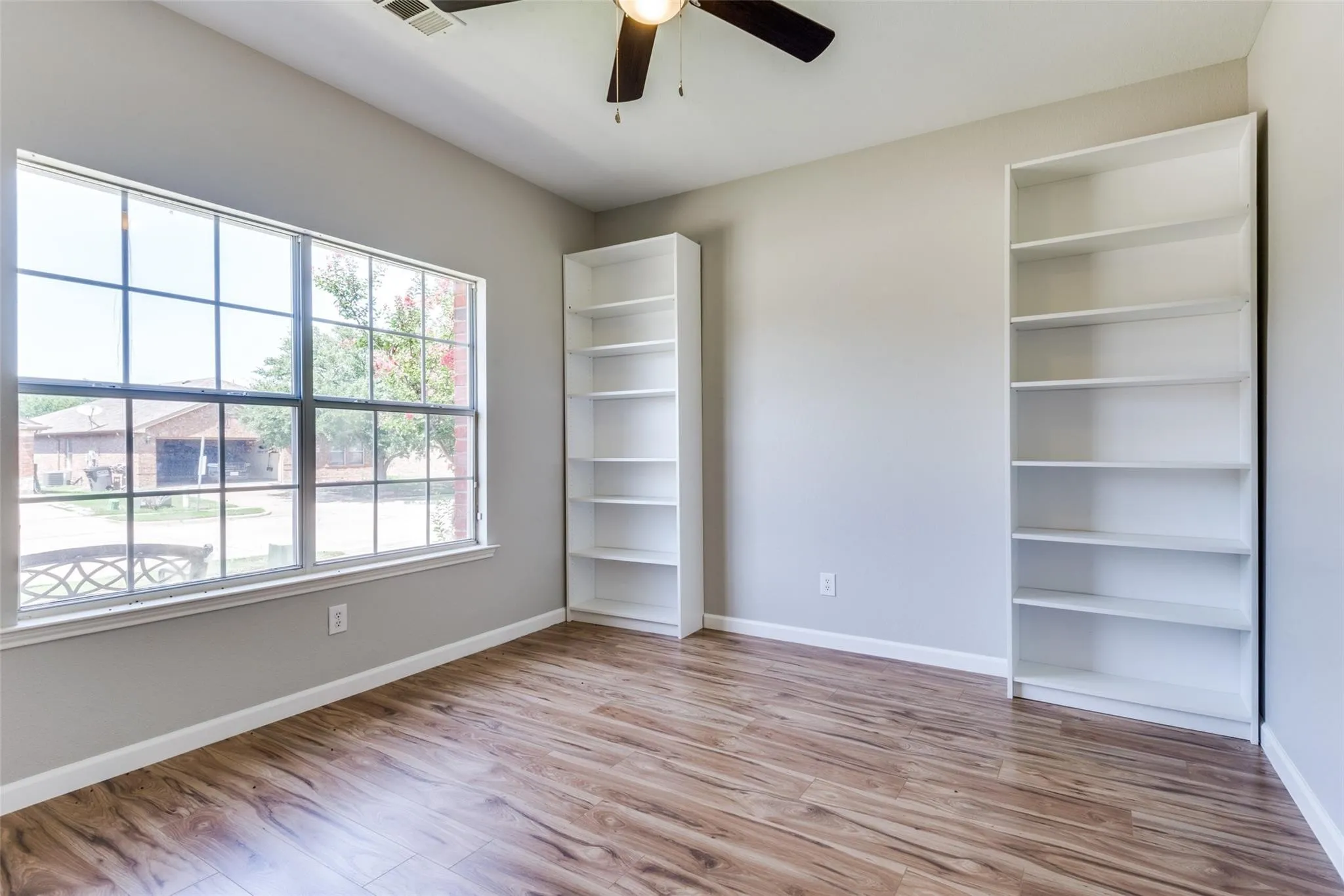 Single Family Residence For Rent in Denton County , 14513 Logan Springs Drive, Little Elm, Texas 75068, 4 Bedroom, 3 Bathroom, 2 Garage spaces, 2,630 Sqft, built in 2004, Preowned, mls#21159292, Real Estate Agent in Little Elm, Homes For Rent in Denton county, Homes For Rent in Little Elm, Realtor in Little Elm Texas, Real Estate Brokerage Independent Realty Texas, Luminita Cordes Realtor