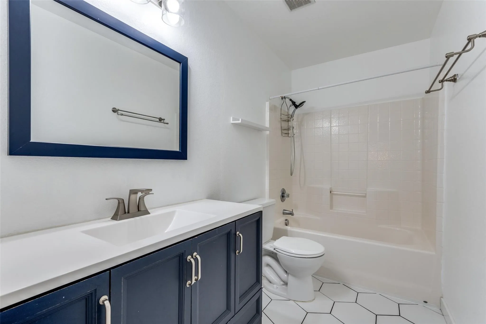 Single Family Residence For Rent in Denton County , 14513 Logan Springs Drive, Little Elm, Texas 75068, 4 Bedroom, 3 Bathroom, 2 Garage spaces, 2,630 Sqft, built in 2004, Preowned, mls#21159292, Real Estate Agent in Little Elm, Homes For Rent in Denton county, Homes For Rent in Little Elm, Realtor in Little Elm Texas, Real Estate Brokerage Independent Realty Texas, Luminita Cordes Realtor