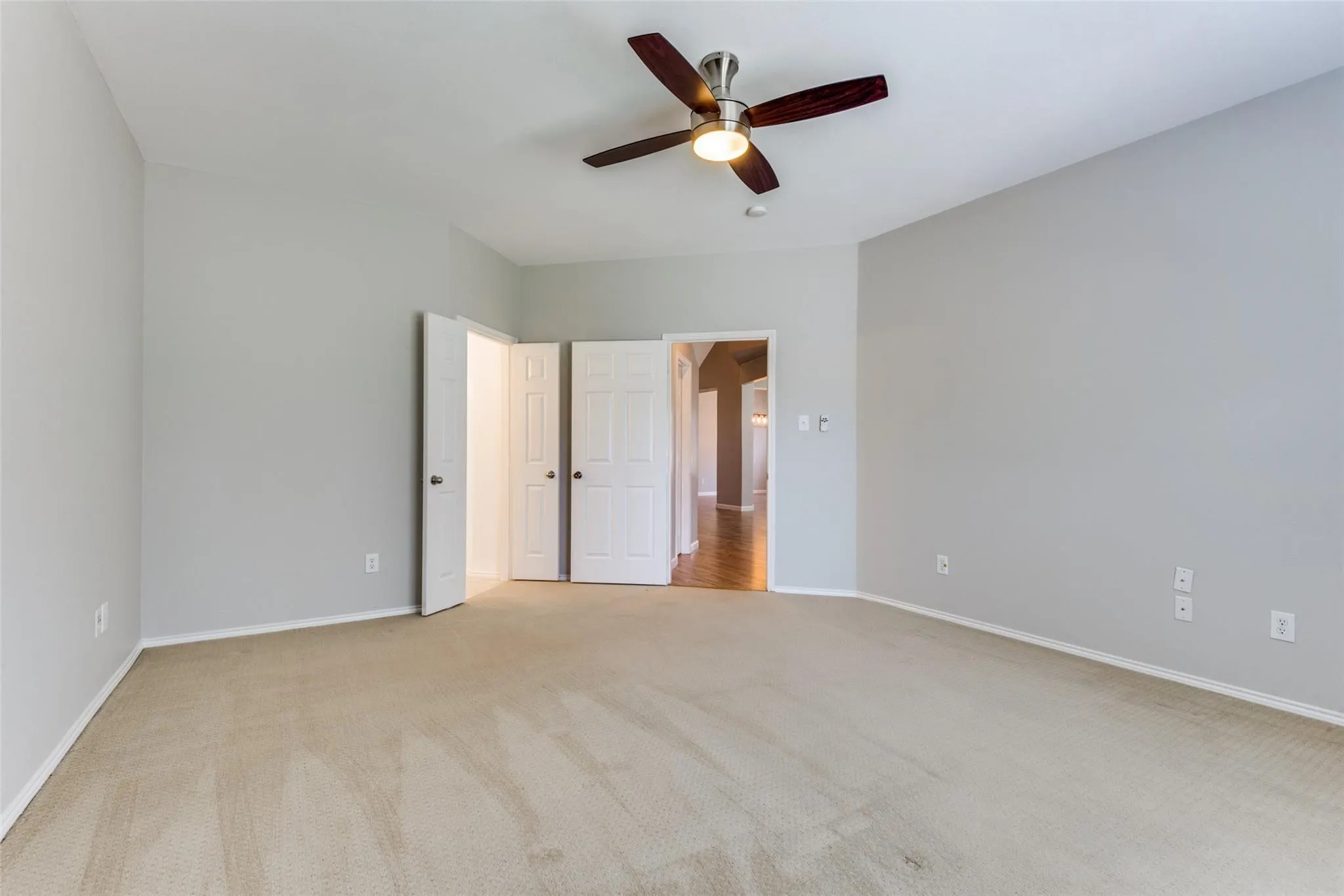 Single Family Residence For Rent in Denton County , 14513 Logan Springs Drive, Little Elm, Texas 75068, 4 Bedroom, 3 Bathroom, 2 Garage spaces, 2,630 Sqft, built in 2004, Preowned, mls#21159292, Real Estate Agent in Little Elm, Homes For Rent in Denton county, Homes For Rent in Little Elm, Realtor in Little Elm Texas, Real Estate Brokerage Independent Realty Texas, Luminita Cordes Realtor