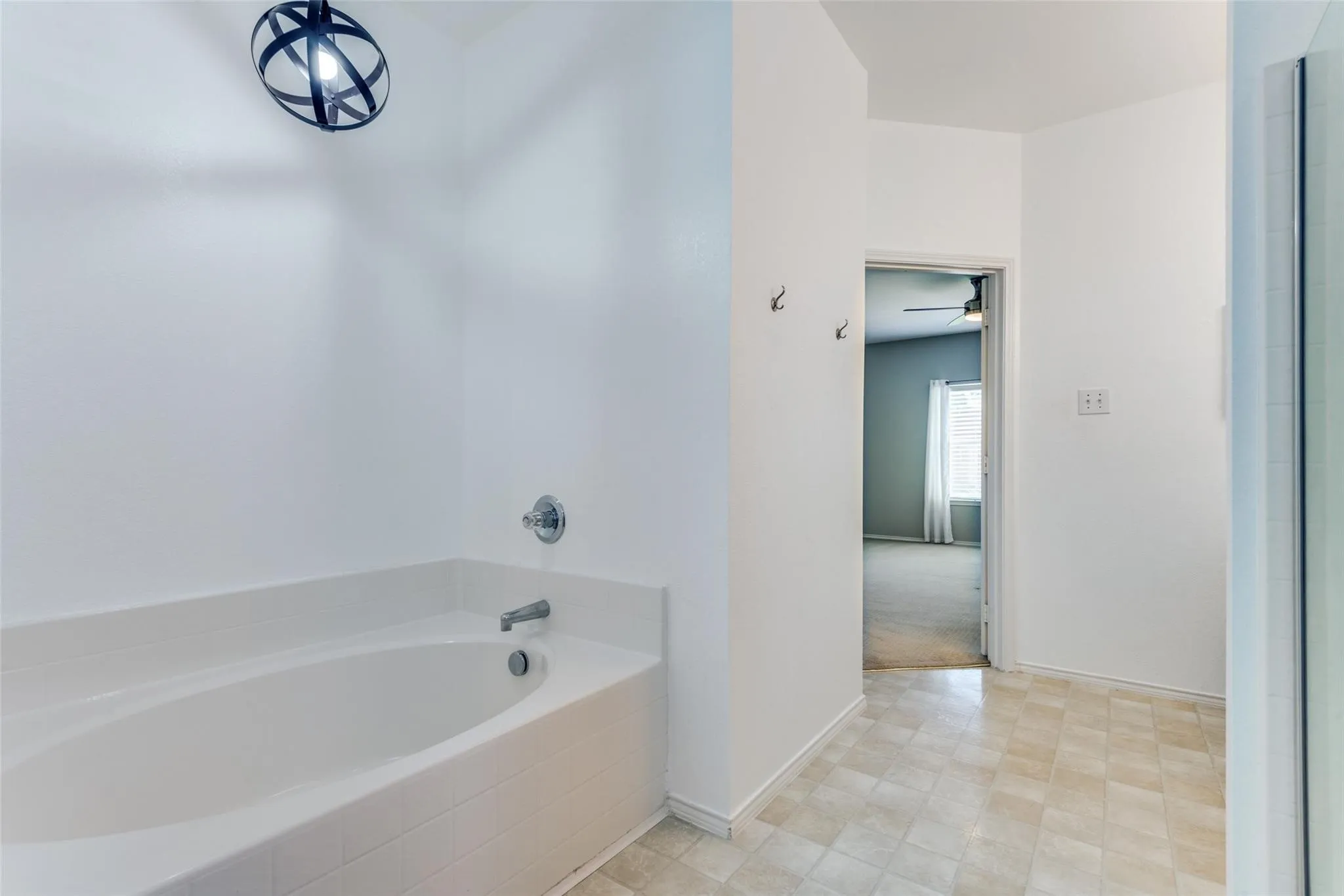 Single Family Residence For Rent in Denton County , 14513 Logan Springs Drive, Little Elm, Texas 75068, 4 Bedroom, 3 Bathroom, 2 Garage spaces, 2,630 Sqft, built in 2004, Preowned, mls#21159292, Real Estate Agent in Little Elm, Homes For Rent in Denton county, Homes For Rent in Little Elm, Realtor in Little Elm Texas, Real Estate Brokerage Independent Realty Texas, Luminita Cordes Realtor