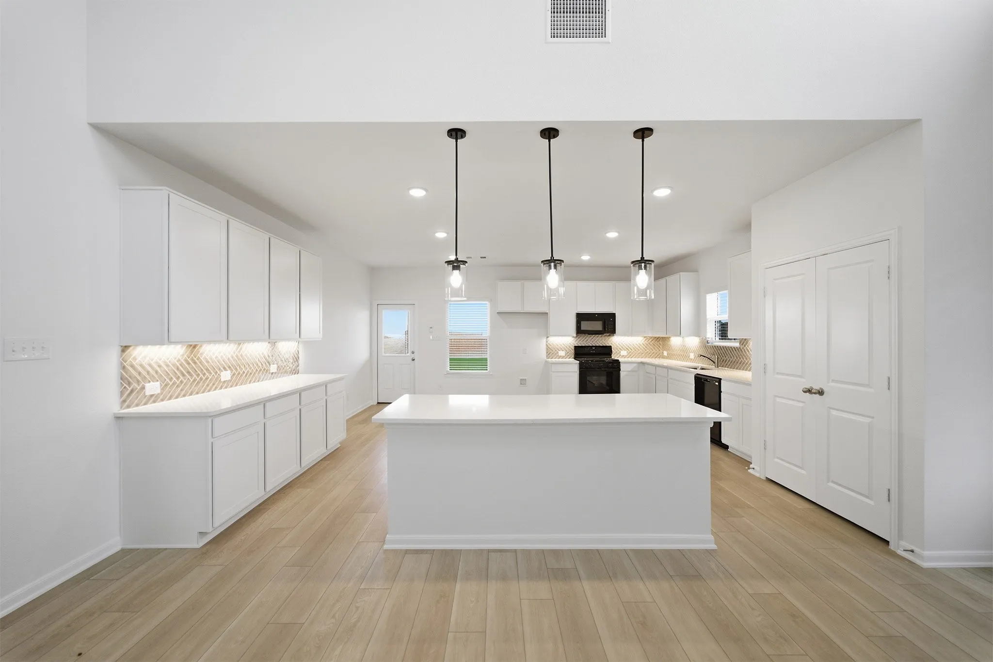 Single Family Residence For Sale in Ellis County , 424 Bronco Drive, Waxahachie, Texas 75165, 4 Bedroom, 4 Bathroom, 2 Garage spaces, 2,817 Sqft, built in 2025, New Construction - Incomplete, Price $486,108, mls#21163350, Real Estate Agent in Waxahachie, Homes For Sale in Ellis county, Homes For Sale in Waxahachie, Realtor in Waxahachie Texas, Real Estate Brokerage Independent Realty Texas, Luminita Cordes Realtor