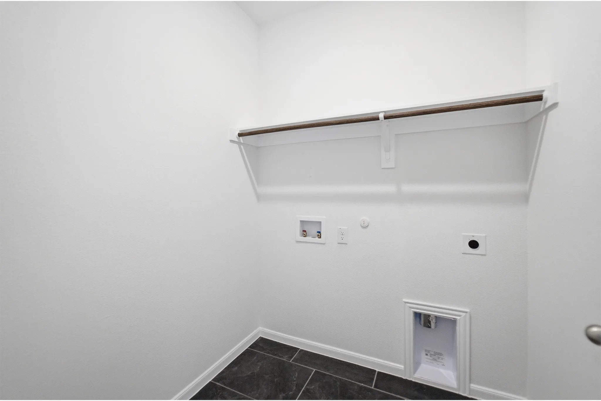 Single Family Residence For Sale in Ellis County , 424 Bronco Drive, Waxahachie, Texas 75165, 4 Bedroom, 4 Bathroom, 2 Garage spaces, 2,817 Sqft, built in 2025, New Construction - Incomplete, Price $486,108, mls#21163350, Real Estate Agent in Waxahachie, Homes For Sale in Ellis county, Homes For Sale in Waxahachie, Realtor in Waxahachie Texas, Real Estate Brokerage Independent Realty Texas, Luminita Cordes Realtor