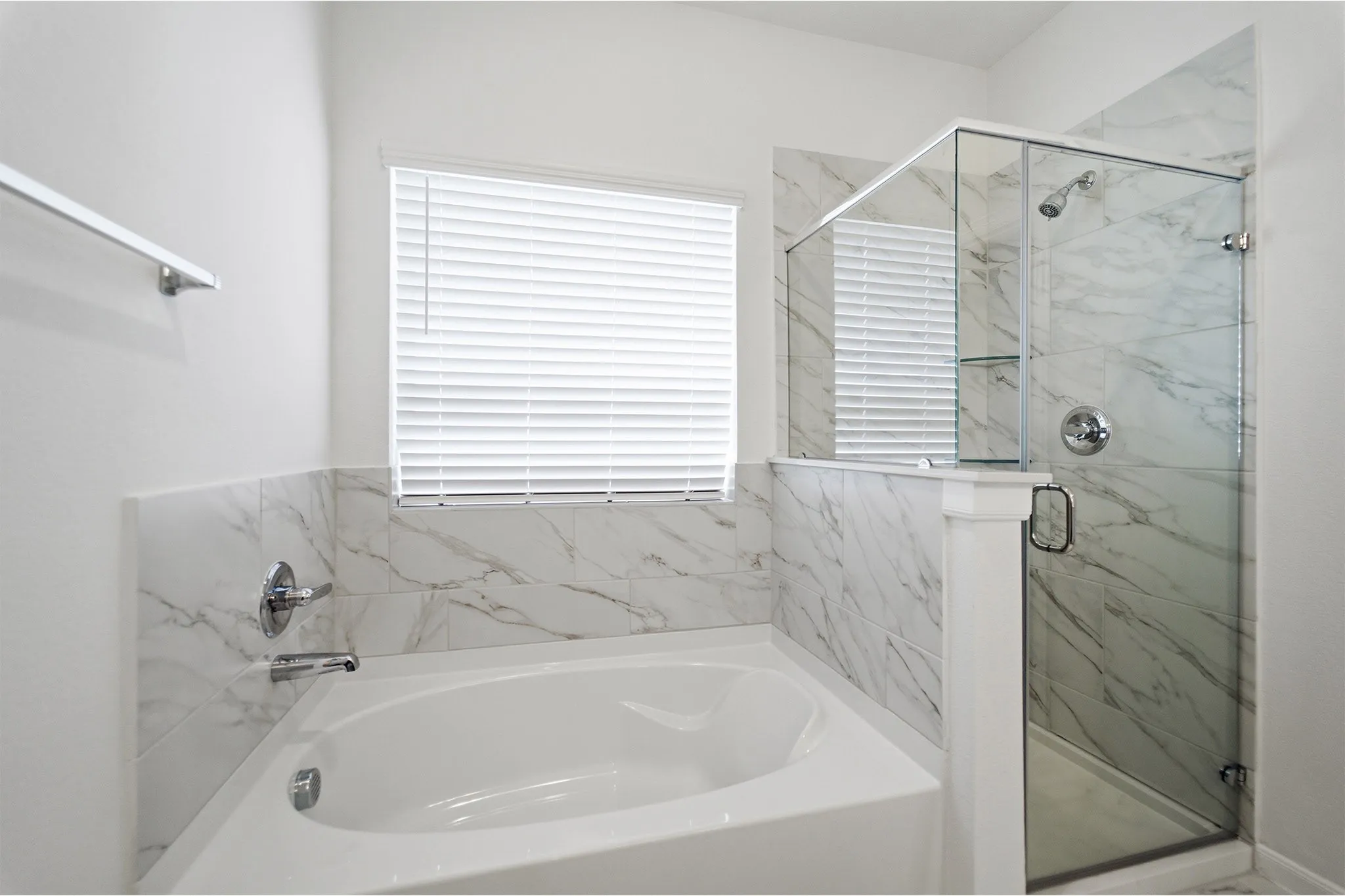 Single Family Residence For Sale in Ellis County , 424 Bronco Drive, Waxahachie, Texas 75165, 4 Bedroom, 4 Bathroom, 2 Garage spaces, 2,817 Sqft, built in 2025, New Construction - Incomplete, Price $486,108, mls#21163350, Real Estate Agent in Waxahachie, Homes For Sale in Ellis county, Homes For Sale in Waxahachie, Realtor in Waxahachie Texas, Real Estate Brokerage Independent Realty Texas, Luminita Cordes Realtor
