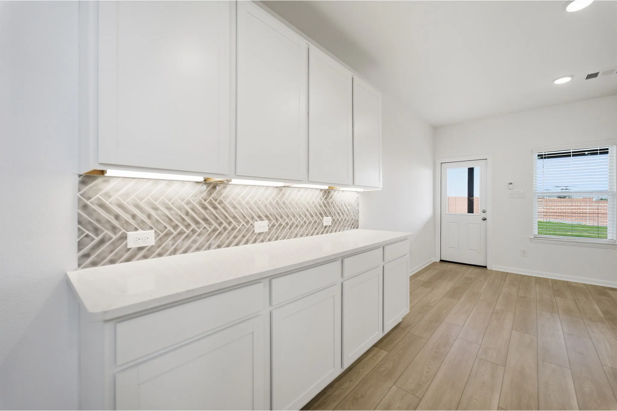 Single Family Residence For Sale in Ellis County , 424 Bronco Drive, Waxahachie, Texas 75165, 4 Bedroom, 4 Bathroom, 2 Garage spaces, 2,817 Sqft, built in 2025, New Construction - Incomplete, Price $486,108, mls#21163350, Real Estate Agent in Waxahachie, Homes For Sale in Ellis county, Homes For Sale in Waxahachie, Realtor in Waxahachie Texas, Real Estate Brokerage Independent Realty Texas, Luminita Cordes Realtor