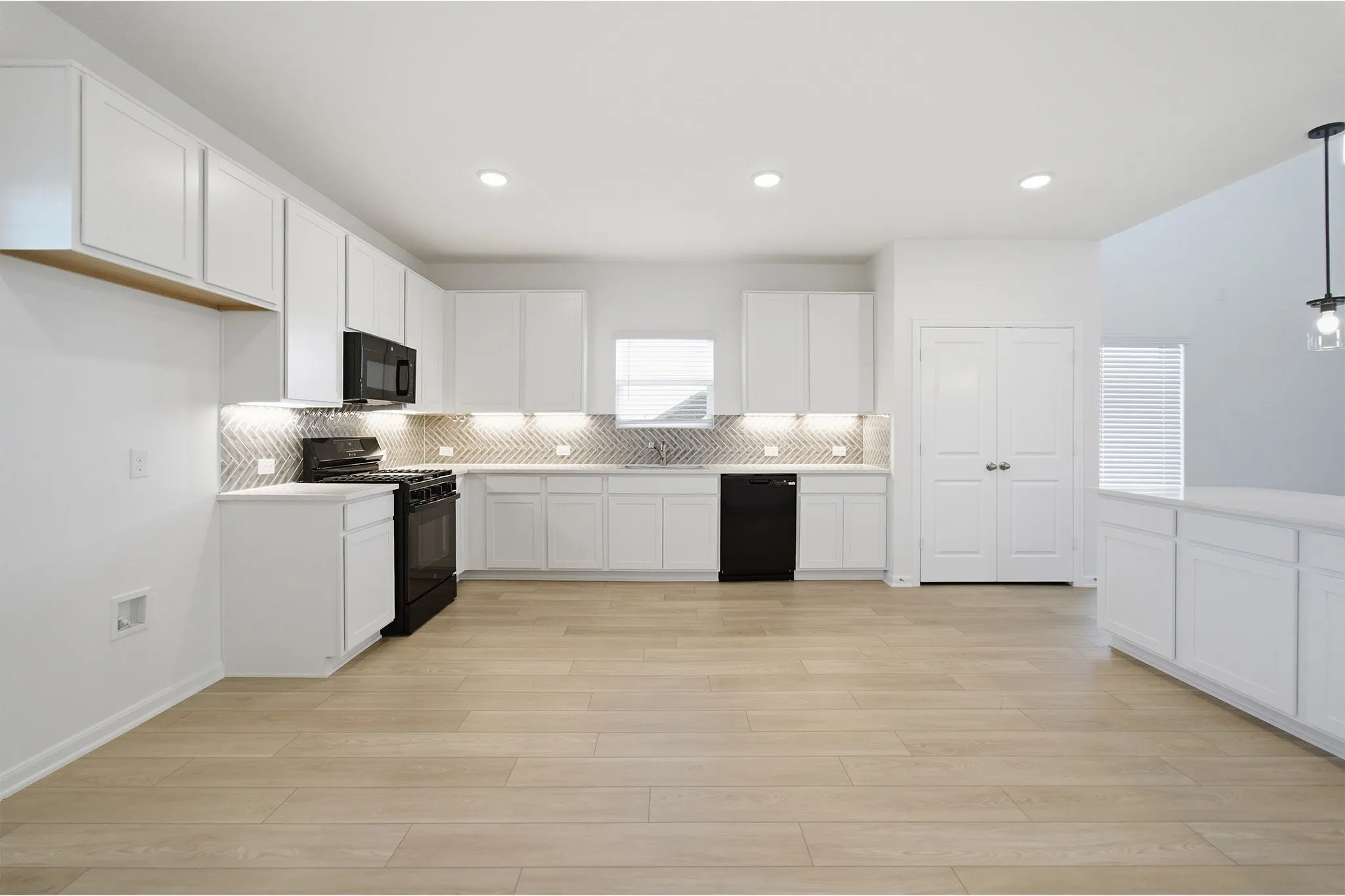Single Family Residence For Sale in Ellis County , 424 Bronco Drive, Waxahachie, Texas 75165, 4 Bedroom, 4 Bathroom, 2 Garage spaces, 2,817 Sqft, built in 2025, New Construction - Incomplete, Price $486,108, mls#21163350, Real Estate Agent in Waxahachie, Homes For Sale in Ellis county, Homes For Sale in Waxahachie, Realtor in Waxahachie Texas, Real Estate Brokerage Independent Realty Texas, Luminita Cordes Realtor
