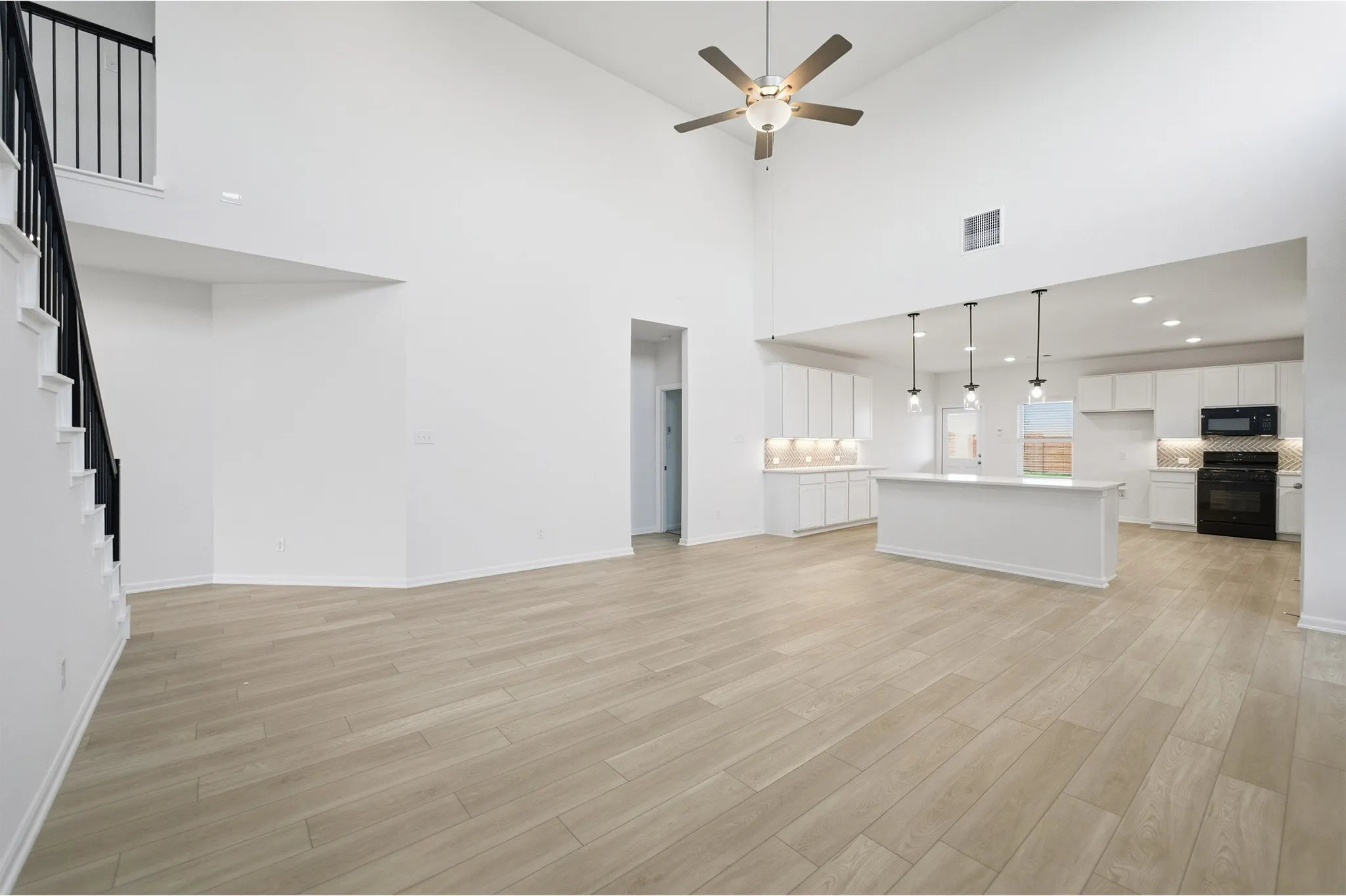 Single Family Residence For Sale in Ellis County , 424 Bronco Drive, Waxahachie, Texas 75165, 4 Bedroom, 4 Bathroom, 2 Garage spaces, 2,817 Sqft, built in 2025, New Construction - Incomplete, Price $486,108, mls#21163350, Real Estate Agent in Waxahachie, Homes For Sale in Ellis county, Homes For Sale in Waxahachie, Realtor in Waxahachie Texas, Real Estate Brokerage Independent Realty Texas, Luminita Cordes Realtor