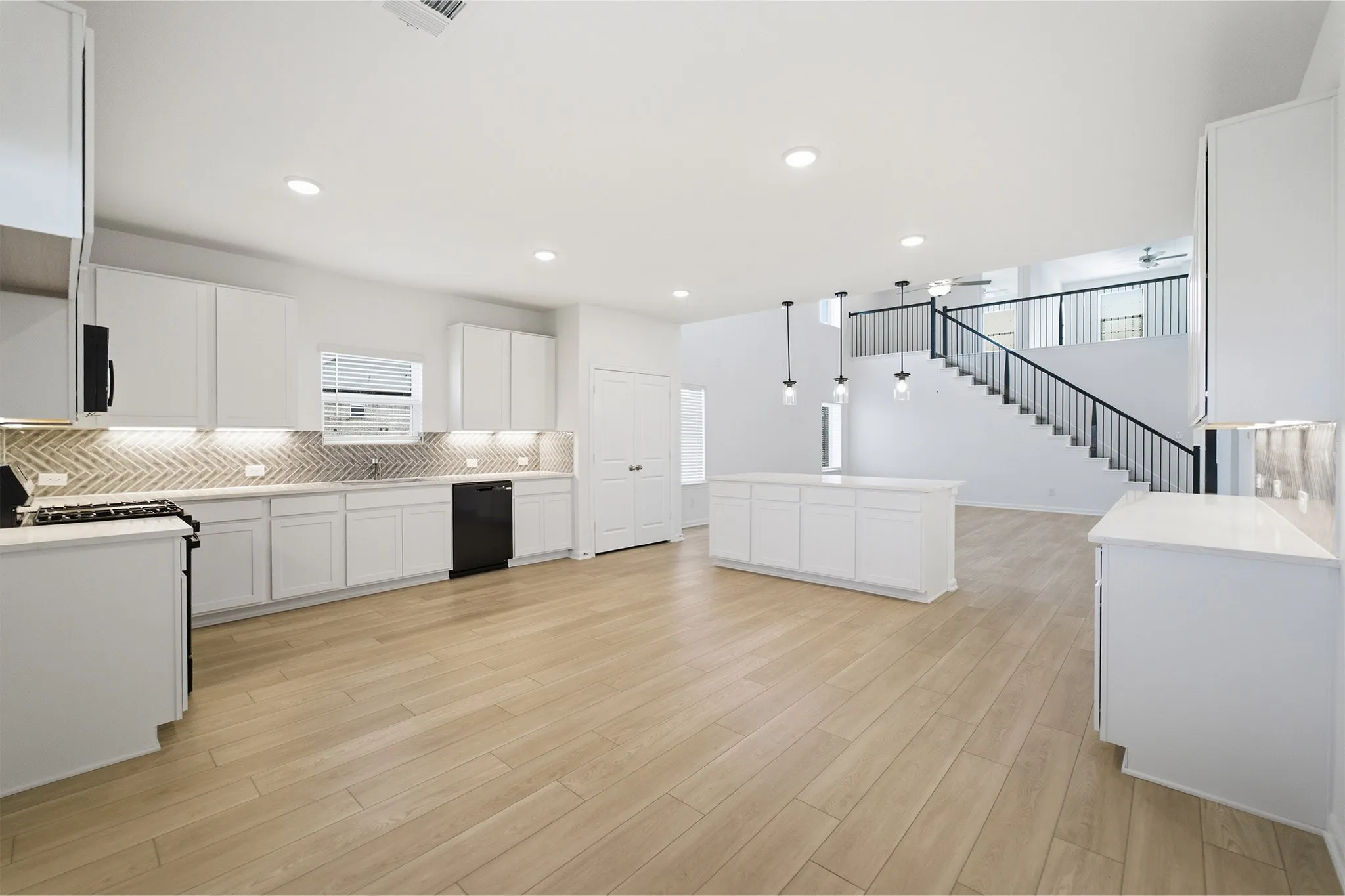 Single Family Residence For Sale in Ellis County , 424 Bronco Drive, Waxahachie, Texas 75165, 4 Bedroom, 4 Bathroom, 2 Garage spaces, 2,817 Sqft, built in 2025, New Construction - Incomplete, Price $486,108, mls#21163350, Real Estate Agent in Waxahachie, Homes For Sale in Ellis county, Homes For Sale in Waxahachie, Realtor in Waxahachie Texas, Real Estate Brokerage Independent Realty Texas, Luminita Cordes Realtor