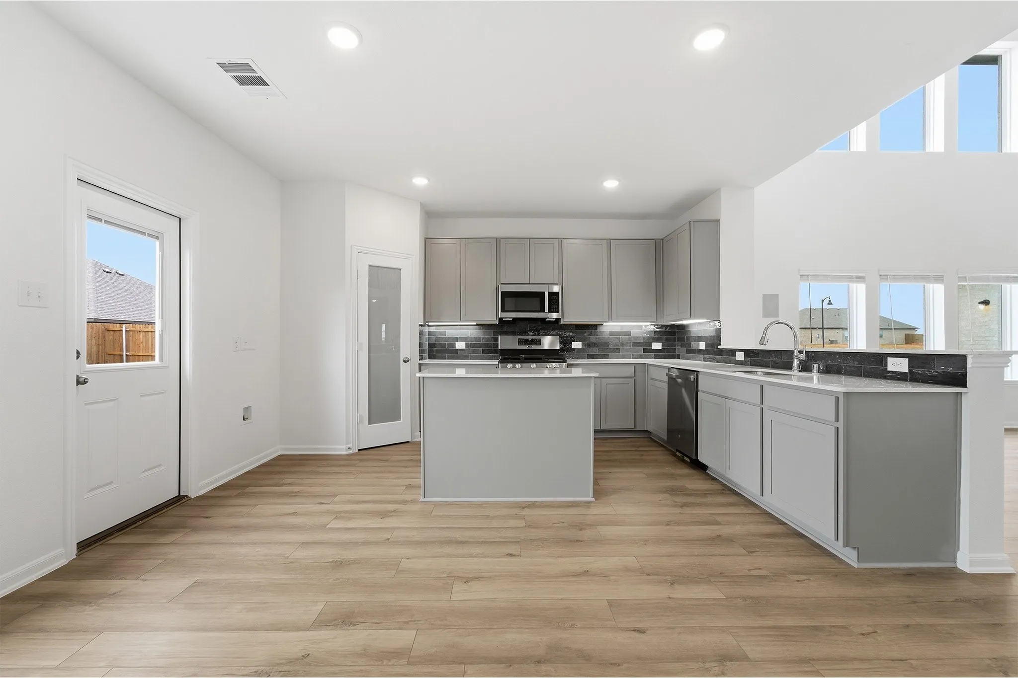 Single Family Residence For Sale in Ellis County , 367 Bronco Drive, Waxahachie, Texas 75165, 4 Bedroom, 3 Bathroom, 2 Garage spaces, 2,513 Sqft, built in 2025, New Construction - Complete, Price $441,189, mls#21163451, Real Estate Agent in Waxahachie, Homes For Sale in Ellis county, Homes For Sale in Waxahachie, Realtor in Waxahachie Texas, Real Estate Brokerage Independent Realty Texas, Luminita Cordes Realtor